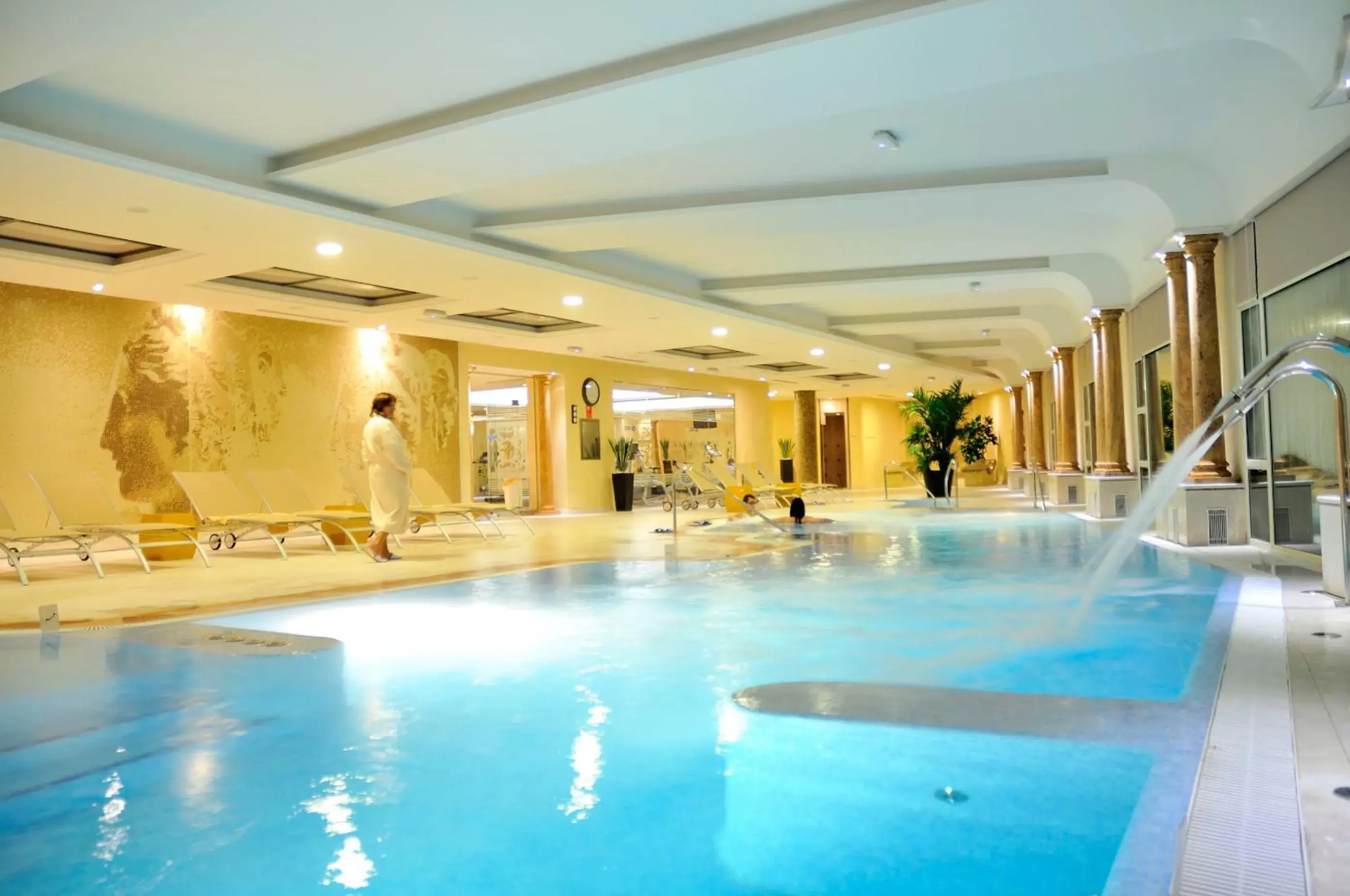 Activities, Swimming Pool in Beatriz Toledo Auditorium & Spa