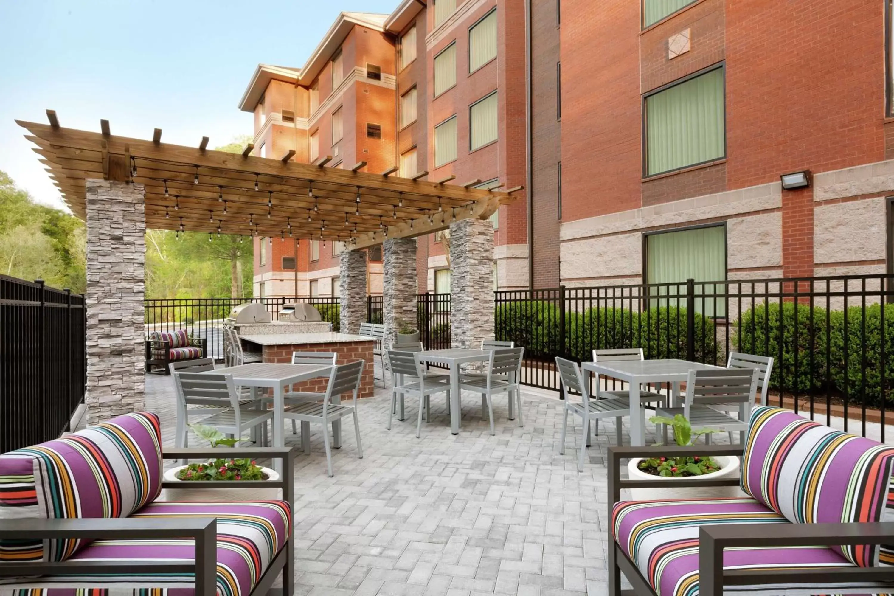 Patio, Restaurant/Places to Eat in Homewood Suites Williamsburg