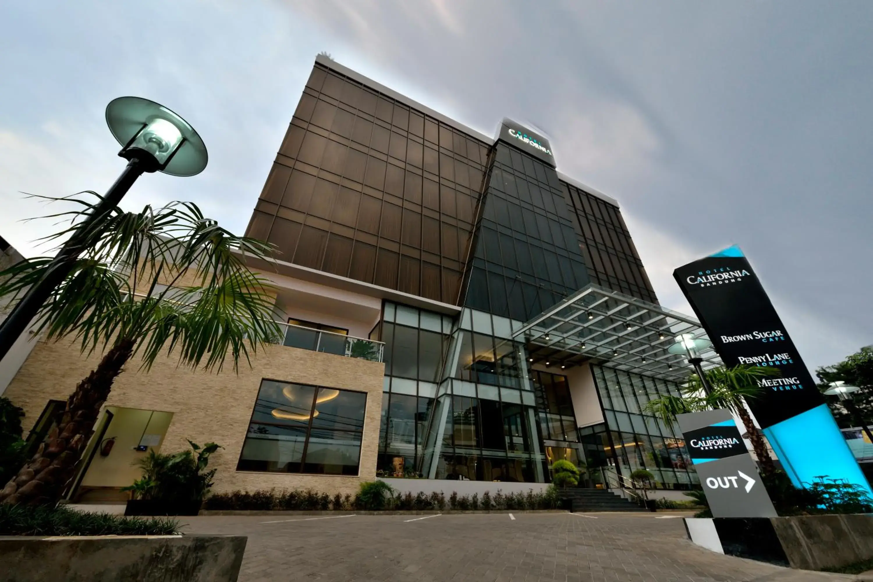 Facade/entrance in Hotel California Bandung Facade/entrance in Hotel California Bandung