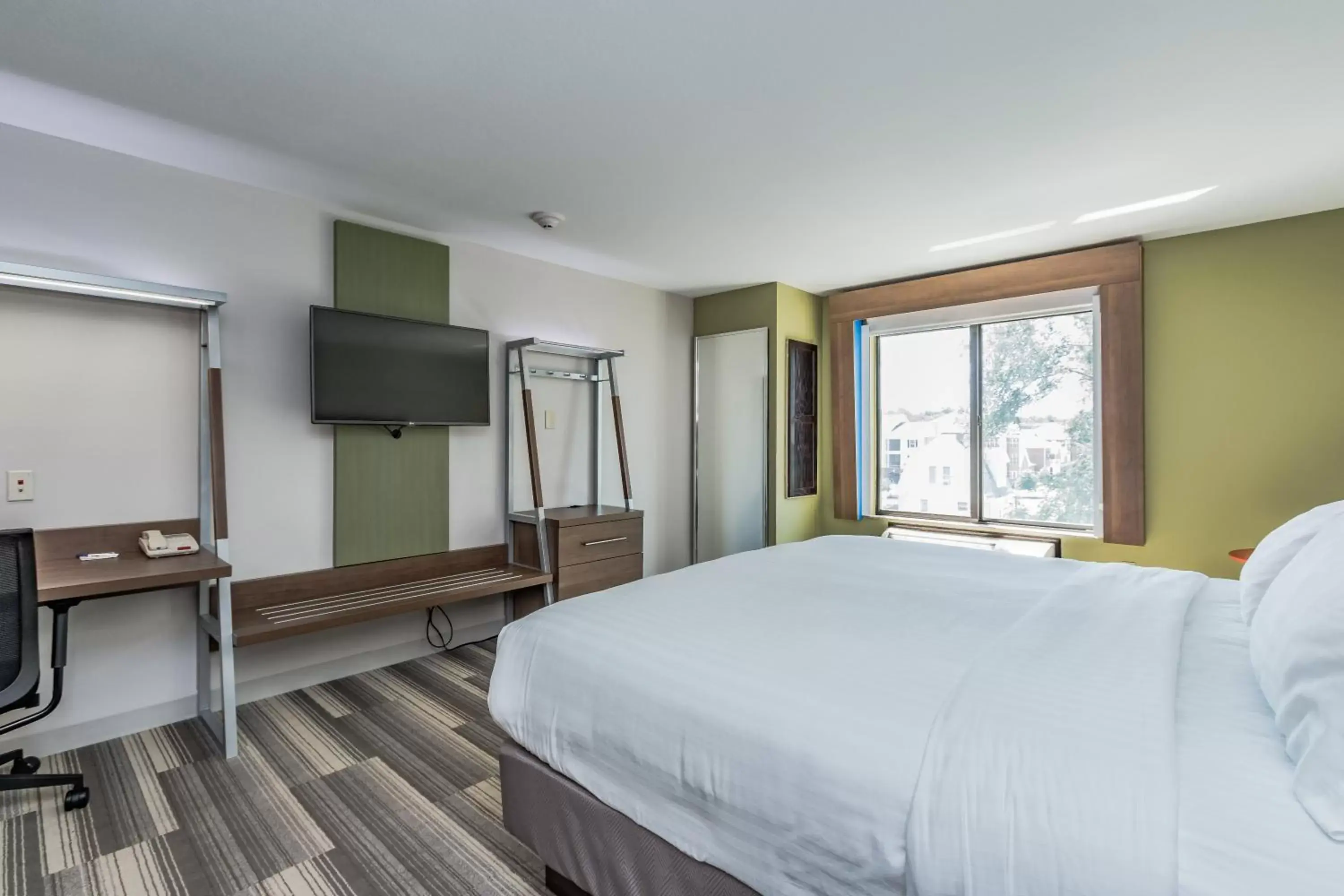 One-Bedroom Suite - Disability Access/Non-Smoking in Holiday Inn Express & Suites - South Bend - Notre Dame Univ. One-Bedroom Suite - Disability Access/Non-Smoking in Holiday Inn Express & Suites - South Bend - Notre Dame Univ.