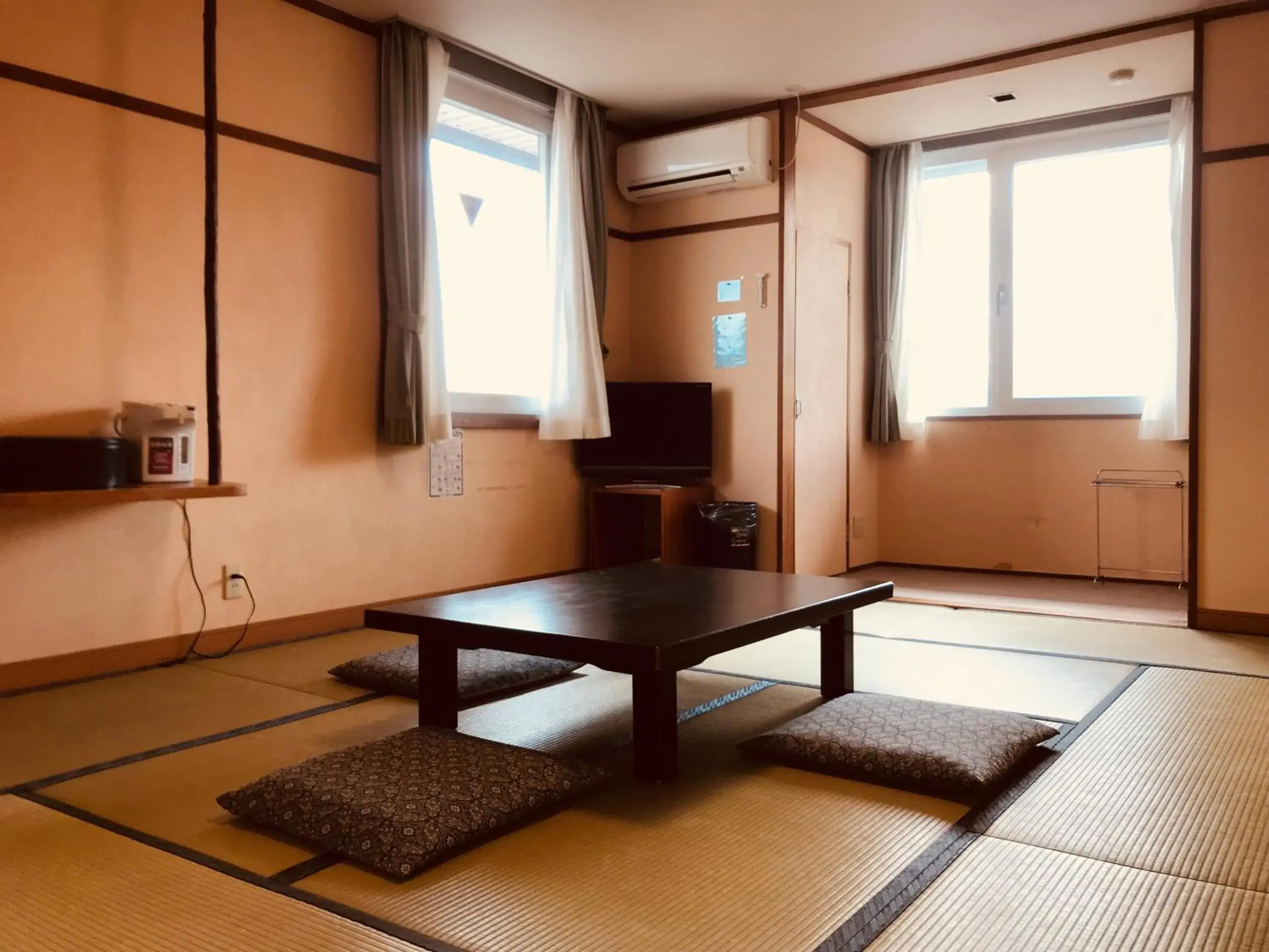 Photo of the whole room, Seating Area in Resort Inn Marion Shinano