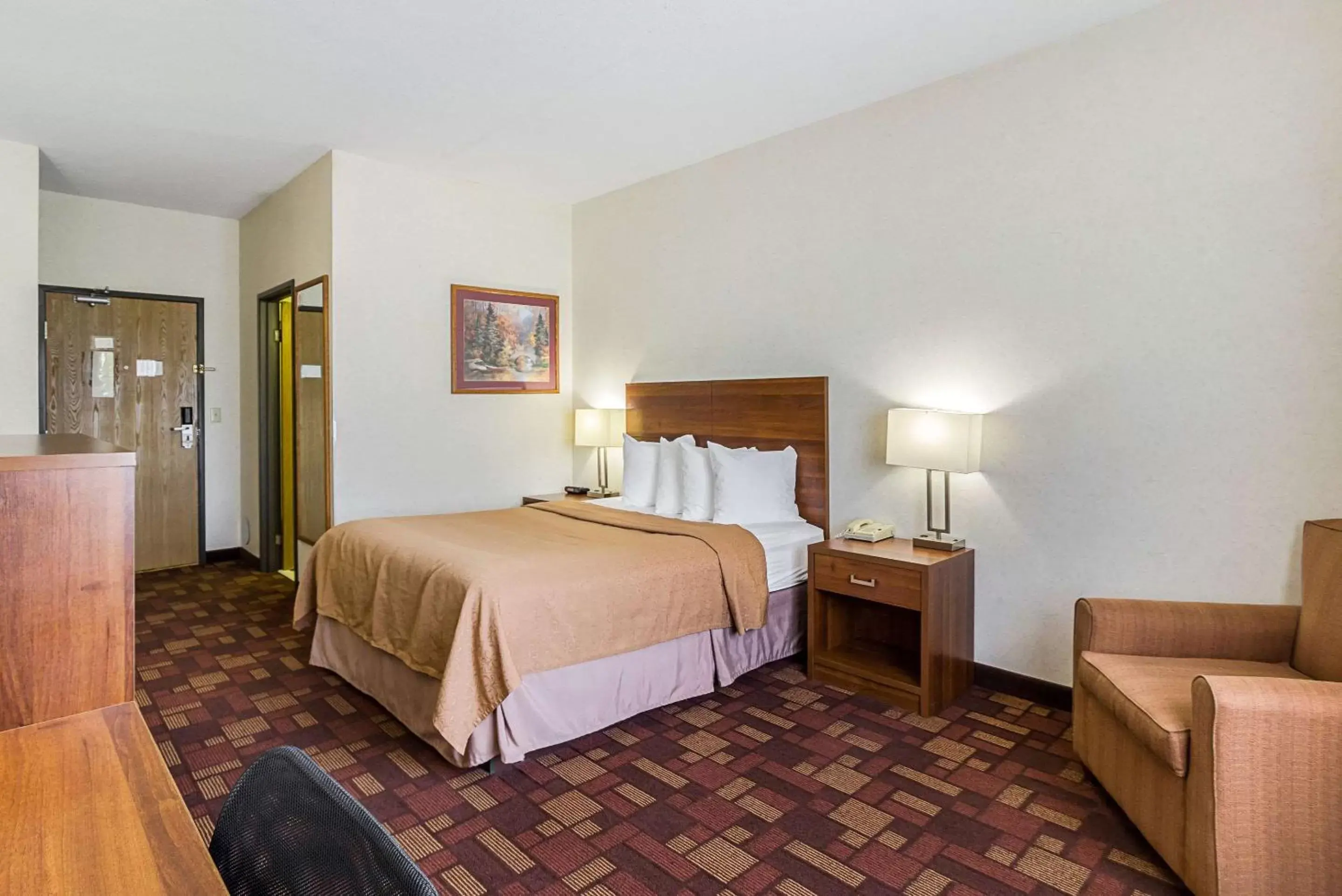 Photo of the whole room, Bed in Econo Lodge Luverne I-90