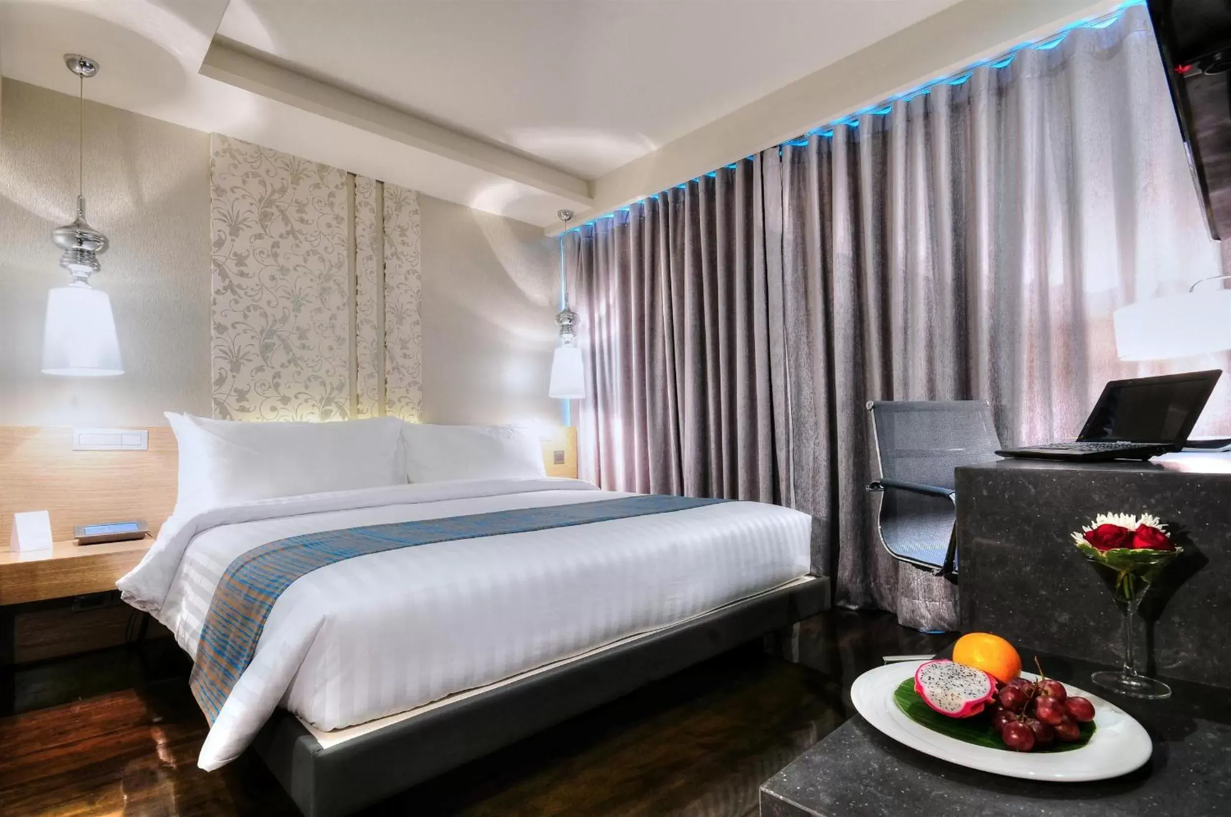 Bedroom, Bed in Citrus Sukhumvit 13 Nana Bangkok by Compass Hospitality