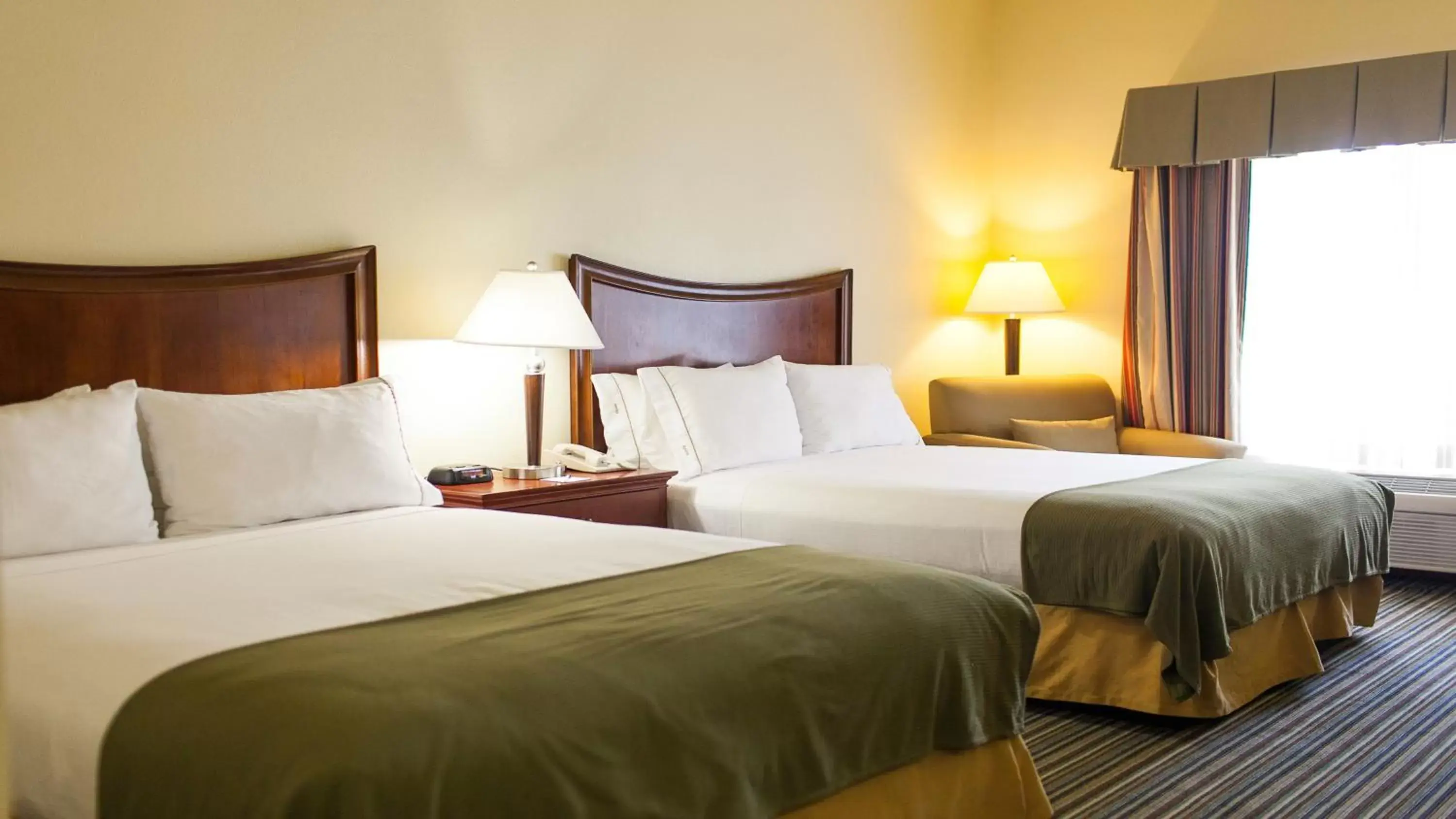 Photo of the whole room, Bed in Holiday Inn Express Turlock, an IHG Hotel