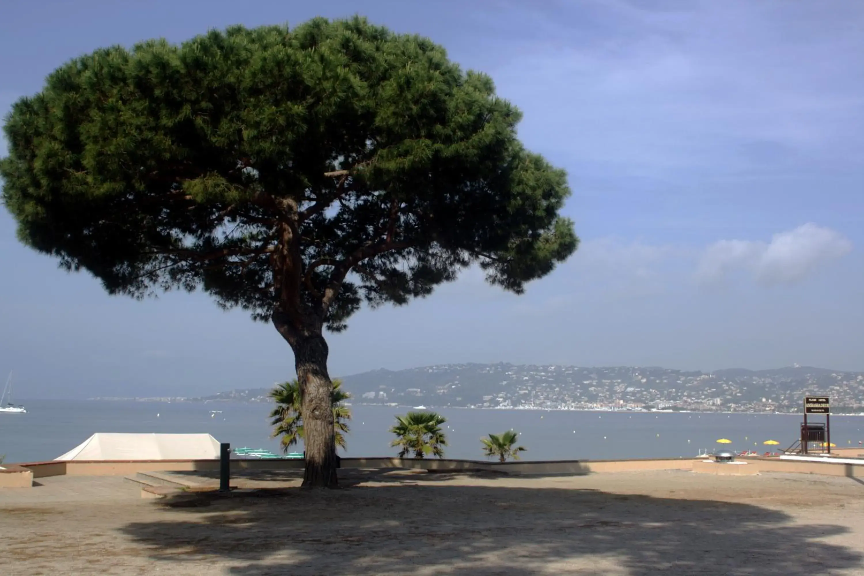 Nearby landmark, Beach in Le 1932 Hotel & Spa Cap d'Antibes - MGallery