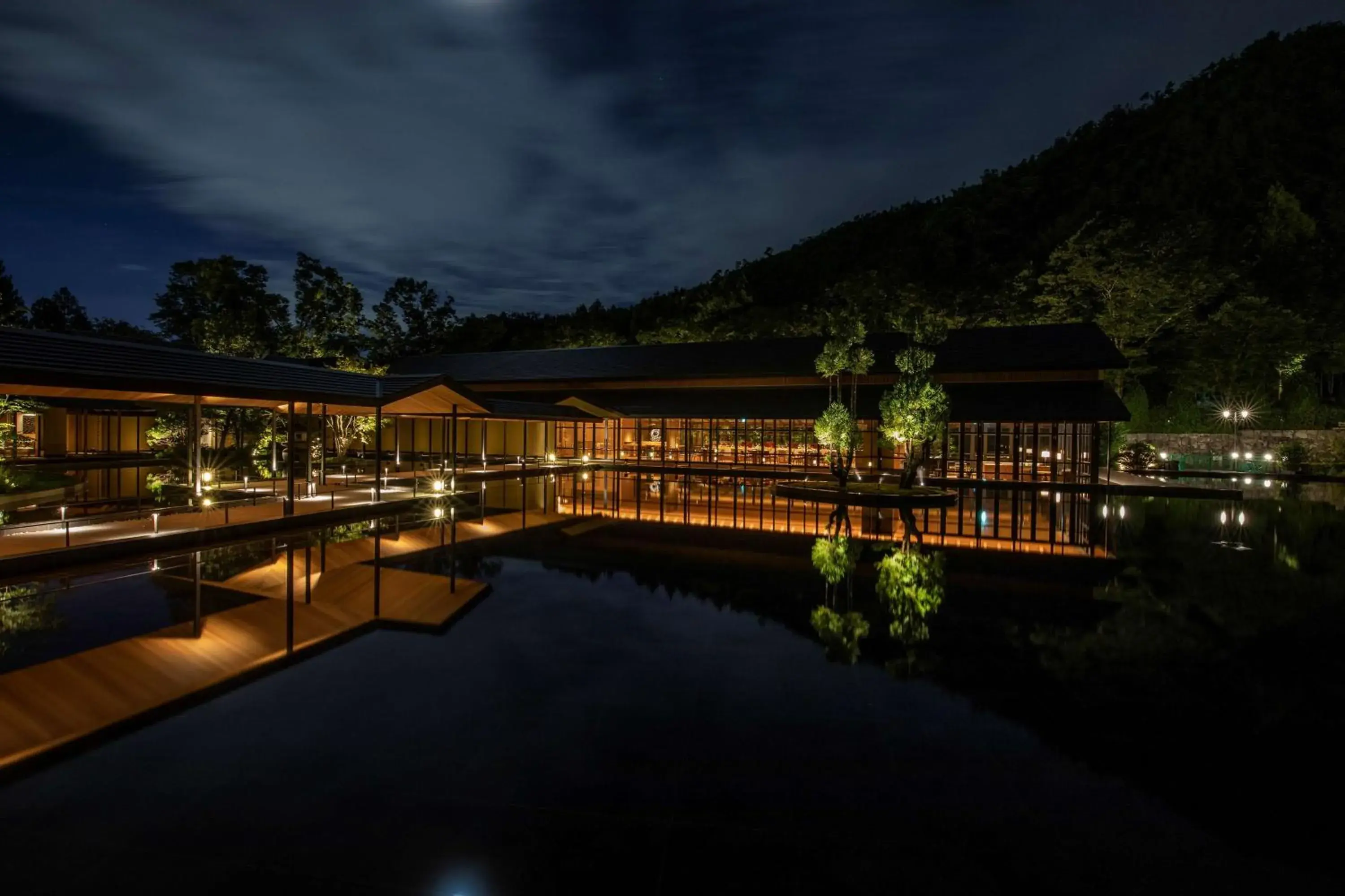 Property building in ROKU KYOTO, LXR Hotels & Resorts by Hilton Property building in ROKU KYOTO, LXR Hotels & Resorts by Hilton