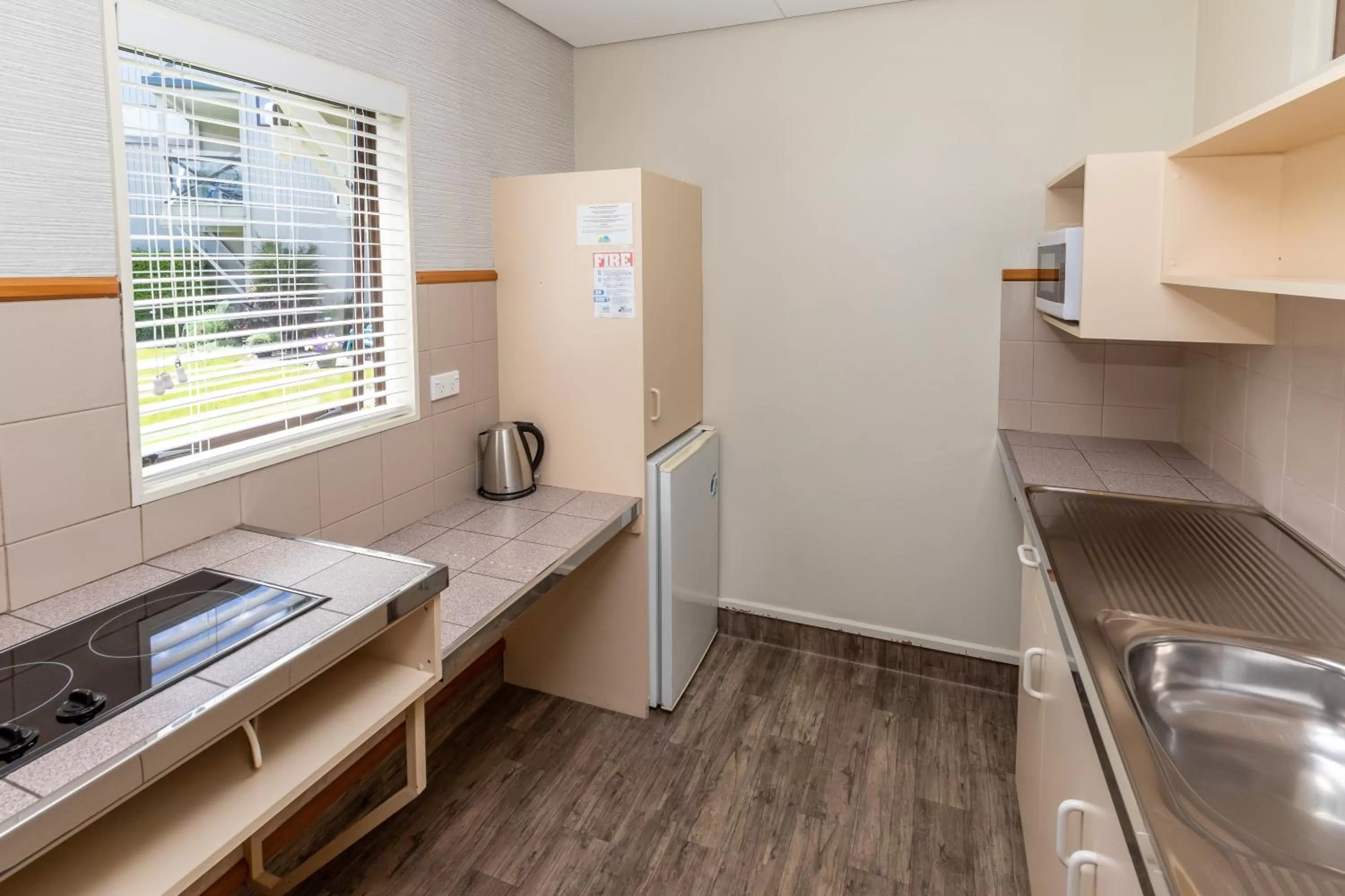 Coffee/tea facilities in ASURE Explorer Motel & Apartments