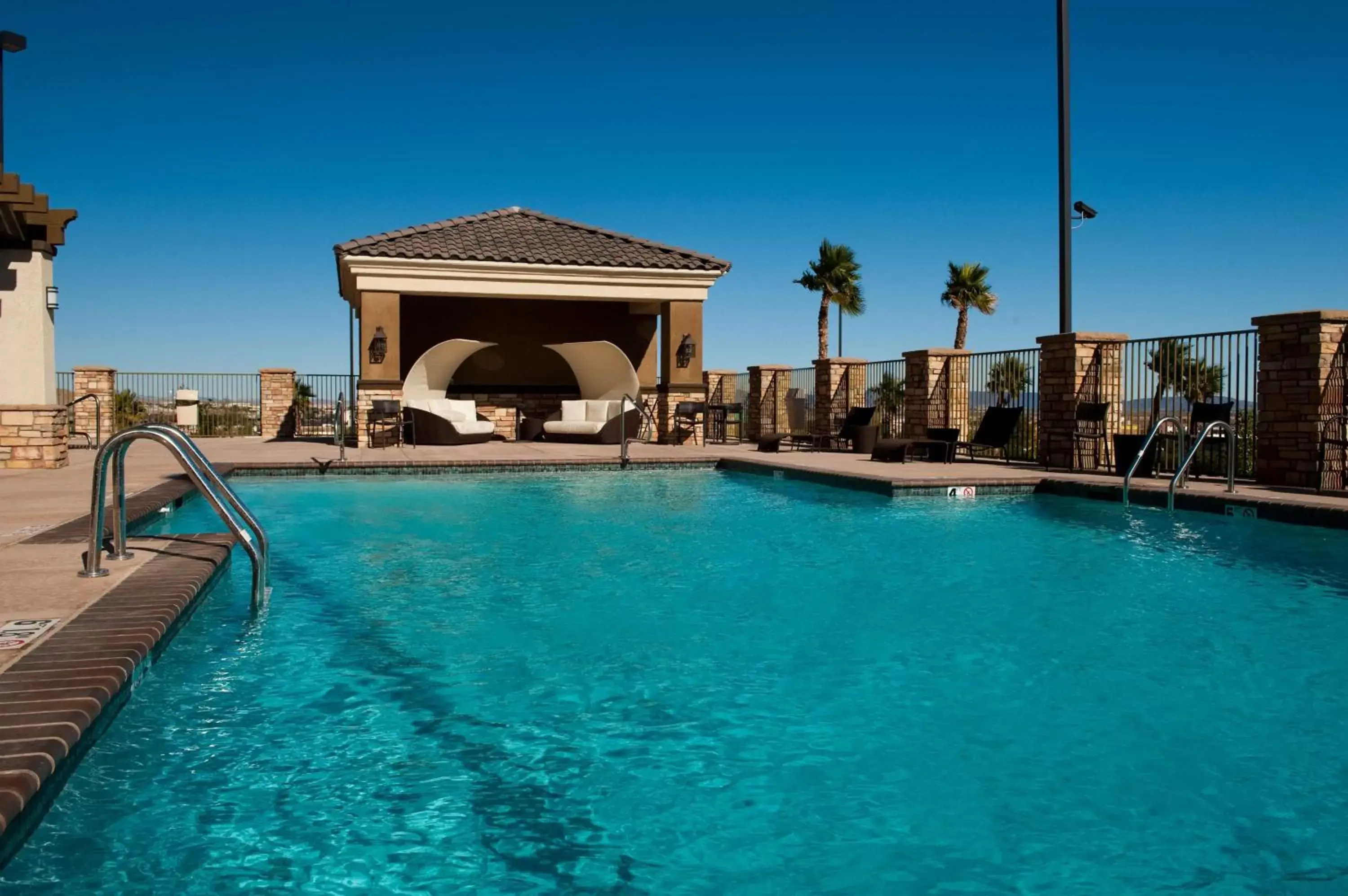 Activities, Swimming Pool in Radisson Hotel Yuma