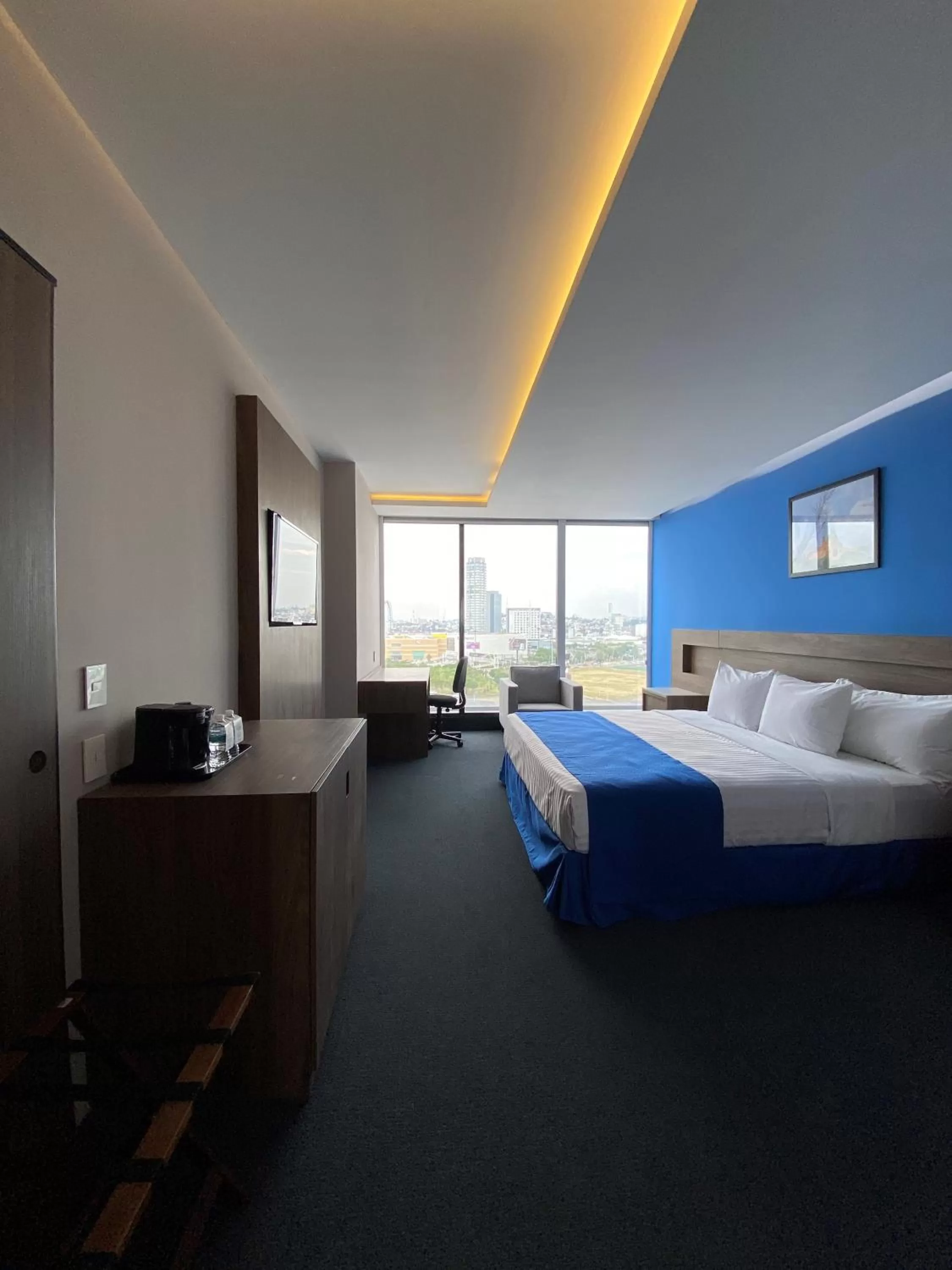 Photo of the whole room, Bed in Wyndham Puebla Angelopolis