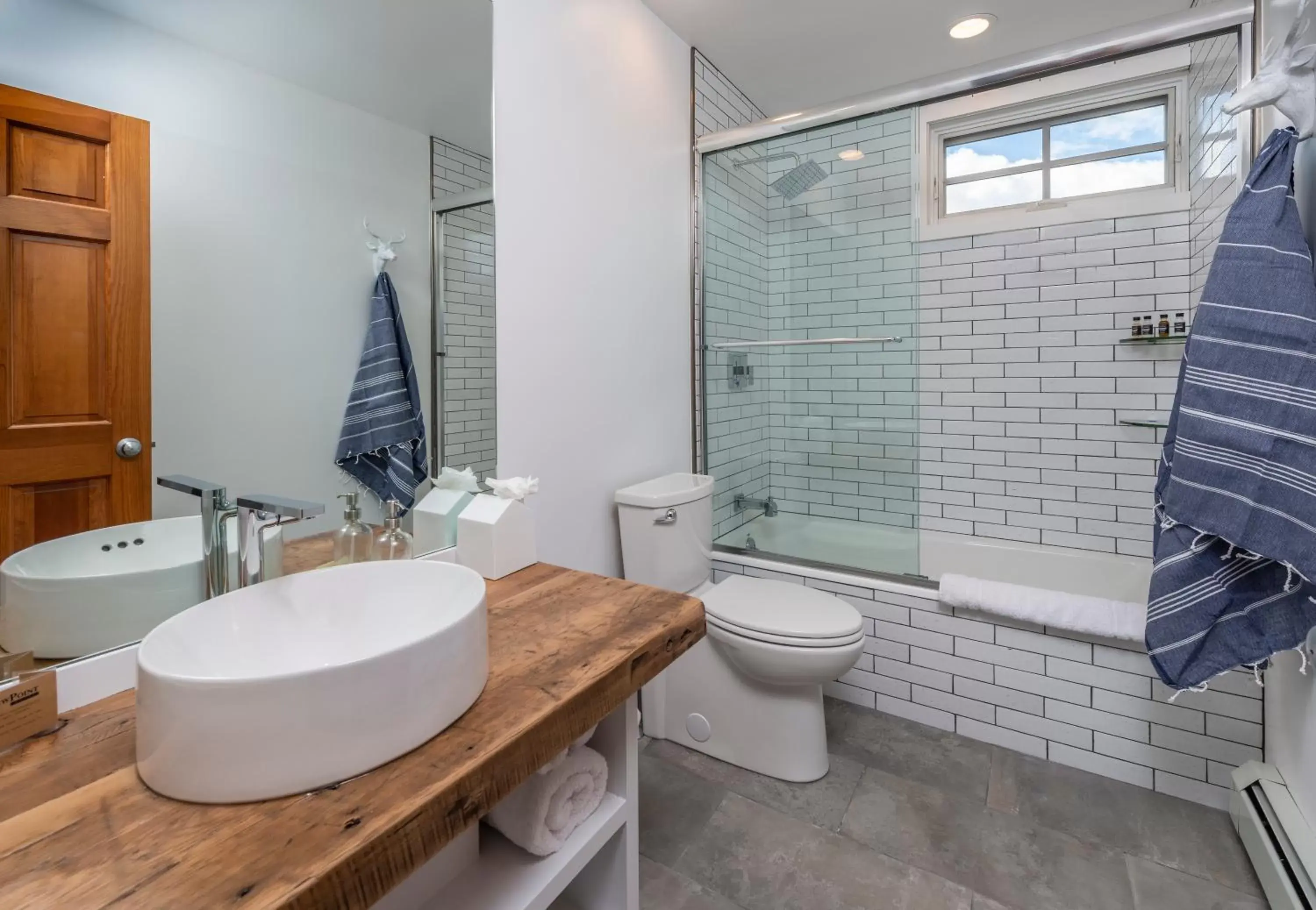 Toilet, Bathroom in ViewPoint Hotel