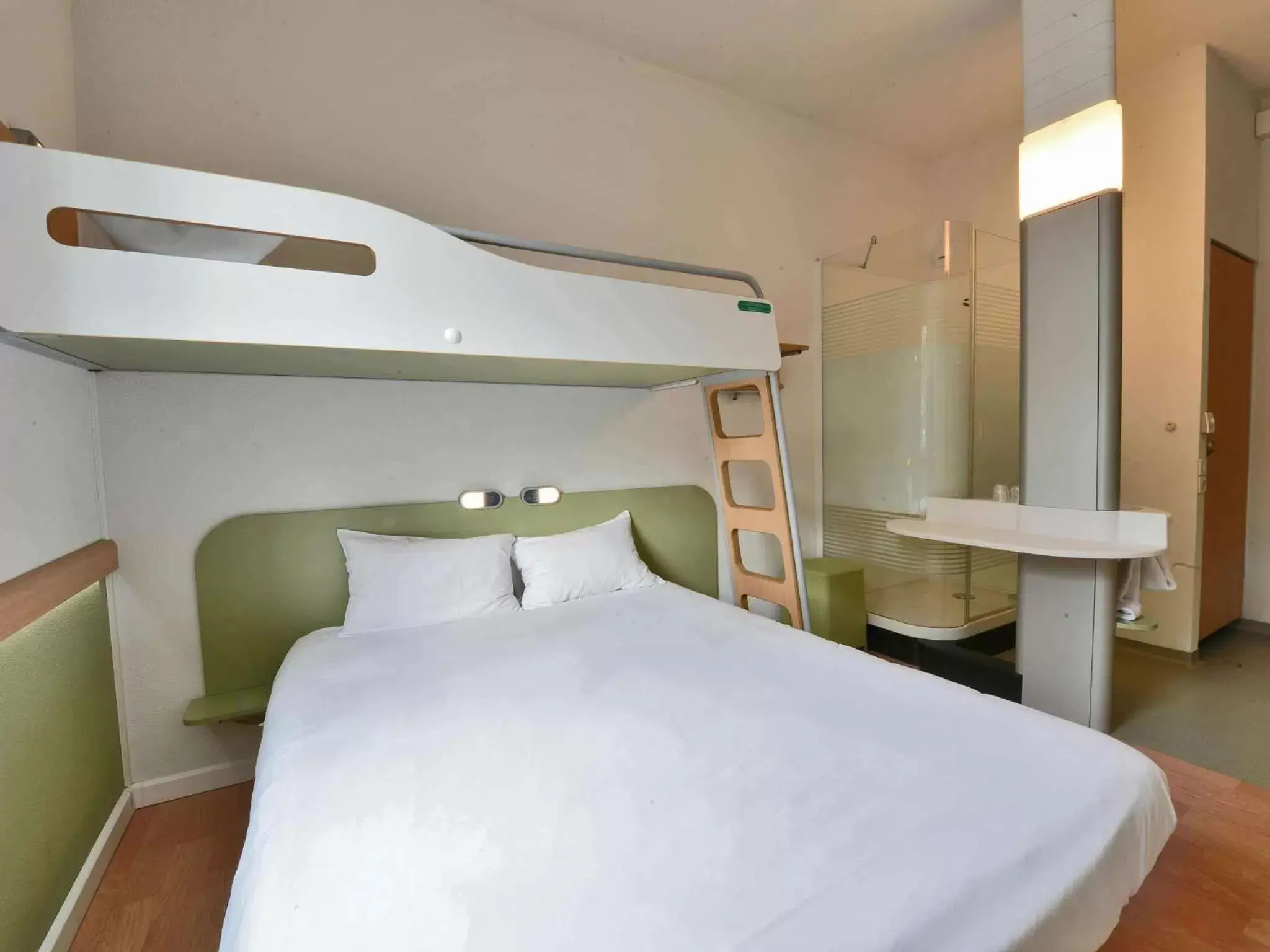 Photo of the whole room, Bunk Bed in Ibis Budget Grenoble Sud Seyssins
