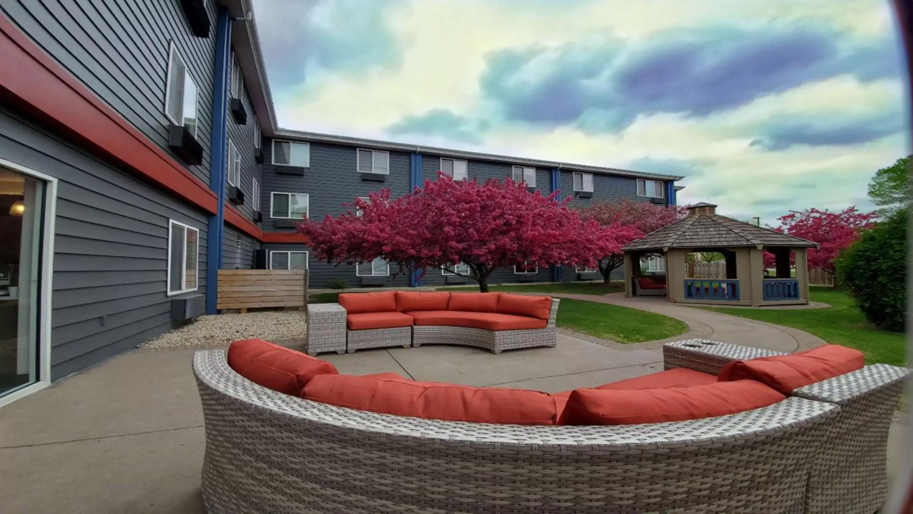 Property building in Best Western Plus Hudson I-94 Property building in Best Western Plus Hudson I-94