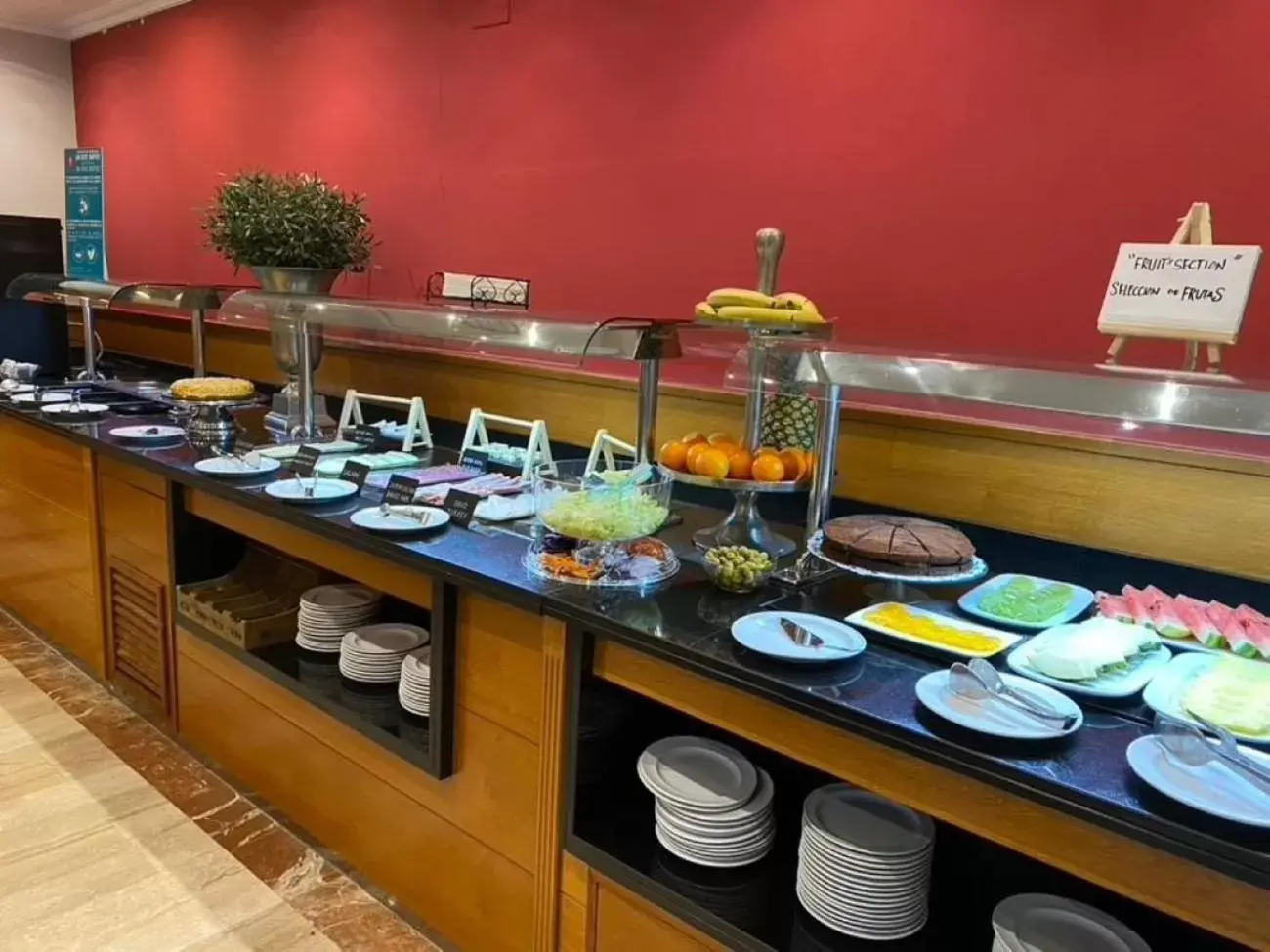 Buffet breakfast, Food in Hotel Oasis