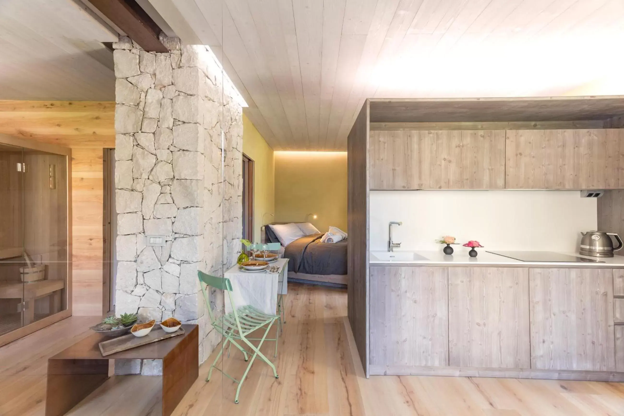 Bed, Kitchen/Kitchenette in Tulipa Natural Home