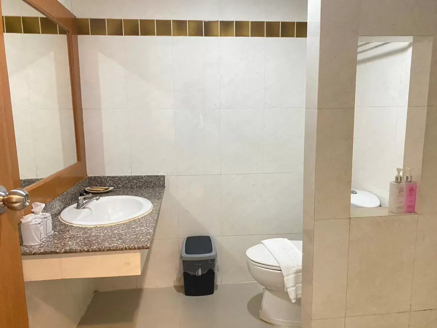 Bathroom in President Hotel Udonthani