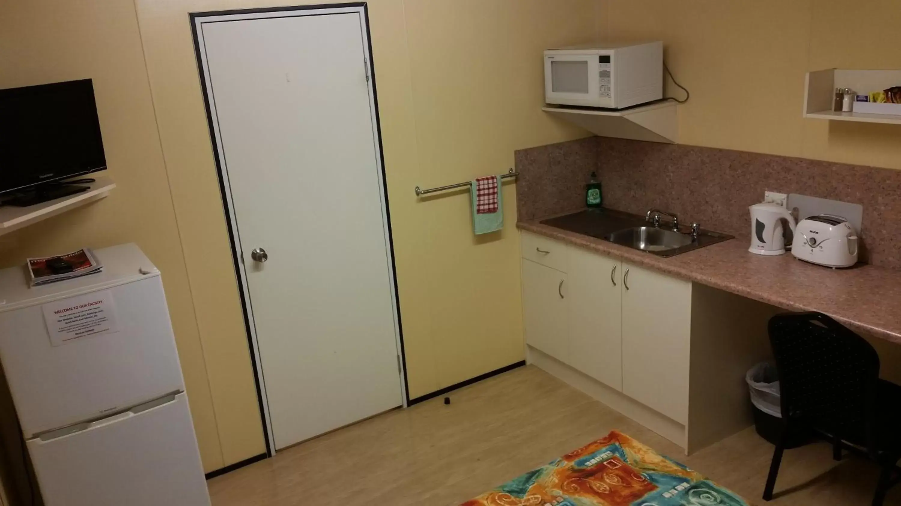 Photo of the whole room, Kitchen/Kitchenette in Leichhardt Accommodation