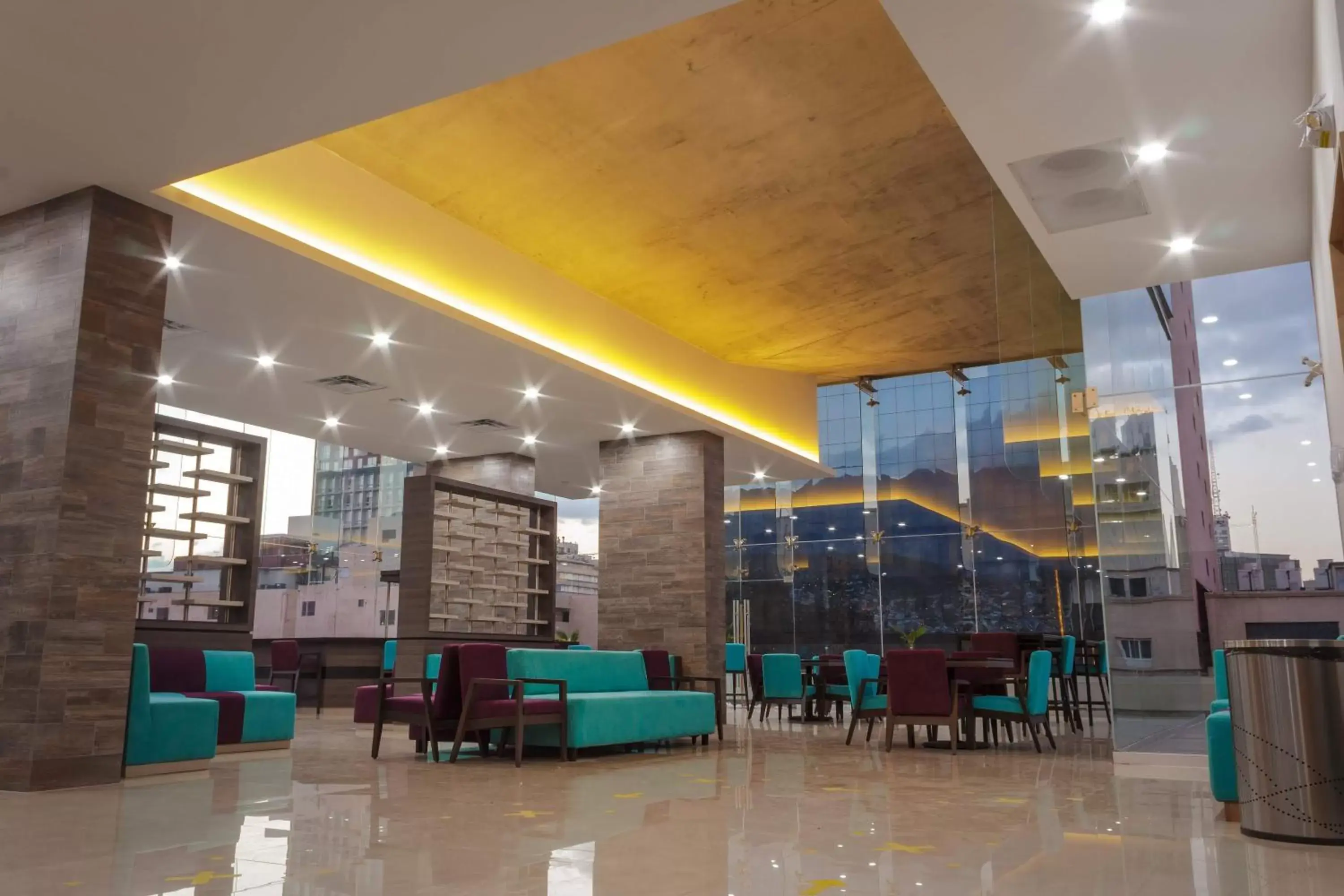 Lobby or reception, Restaurant/Places to Eat in Hotel Kavia Monterrey