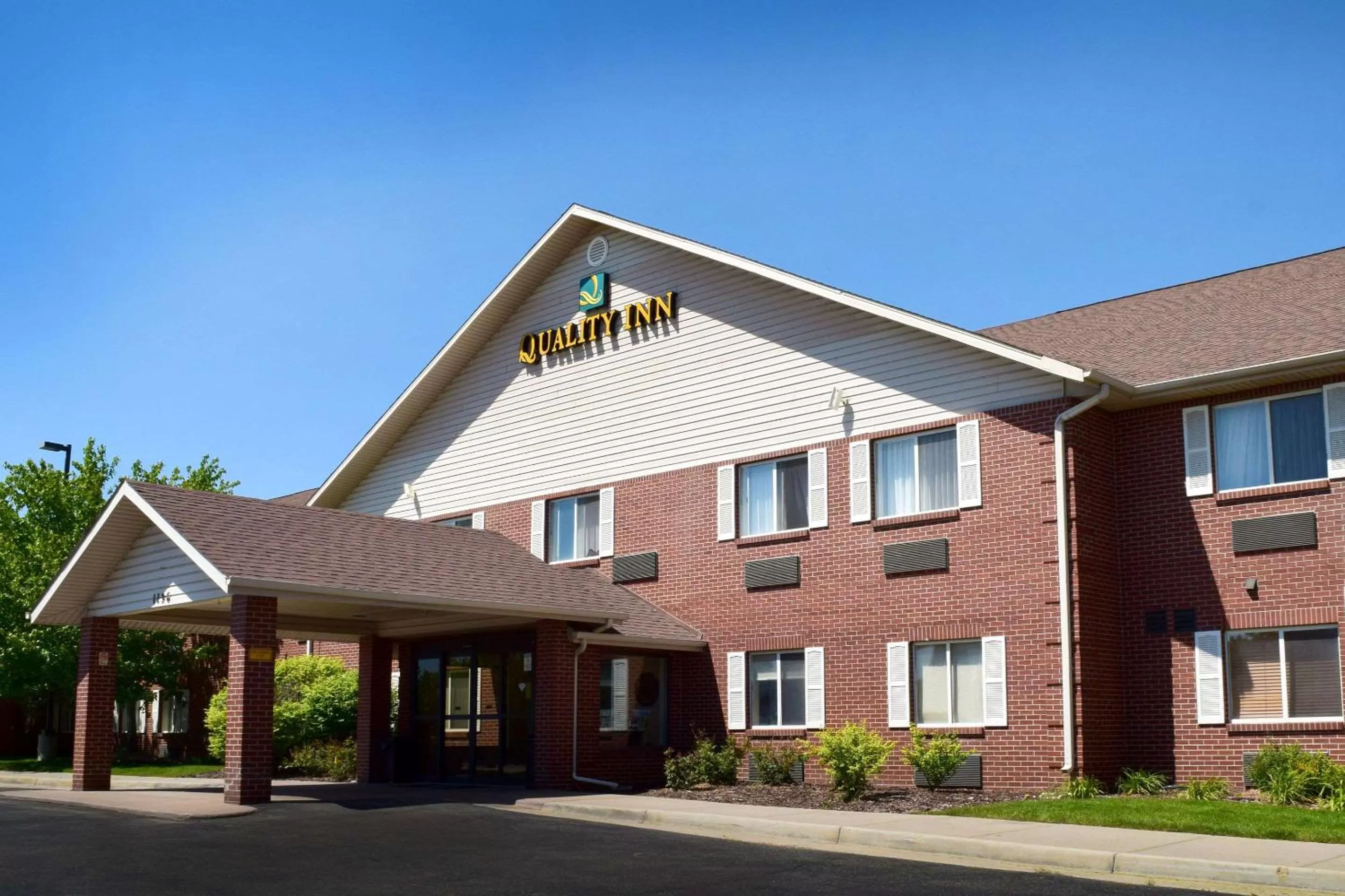 Property building in Quality Inn Louisville - Boulder