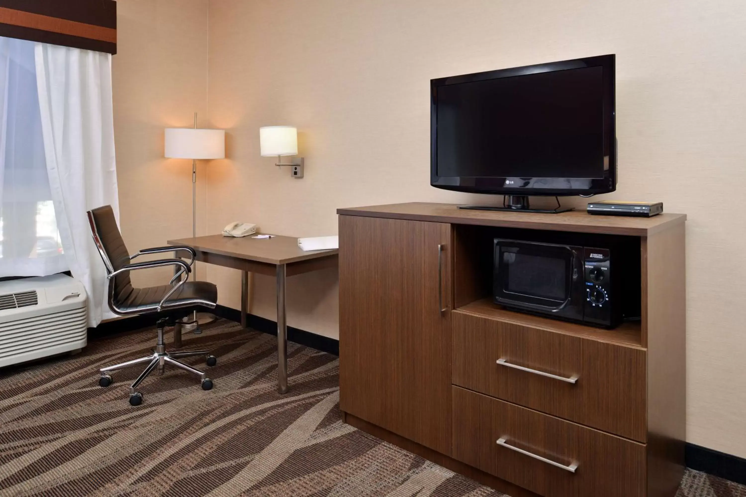 Photo of the whole room, TV/Entertainment Center in Best Western Plus University Inn