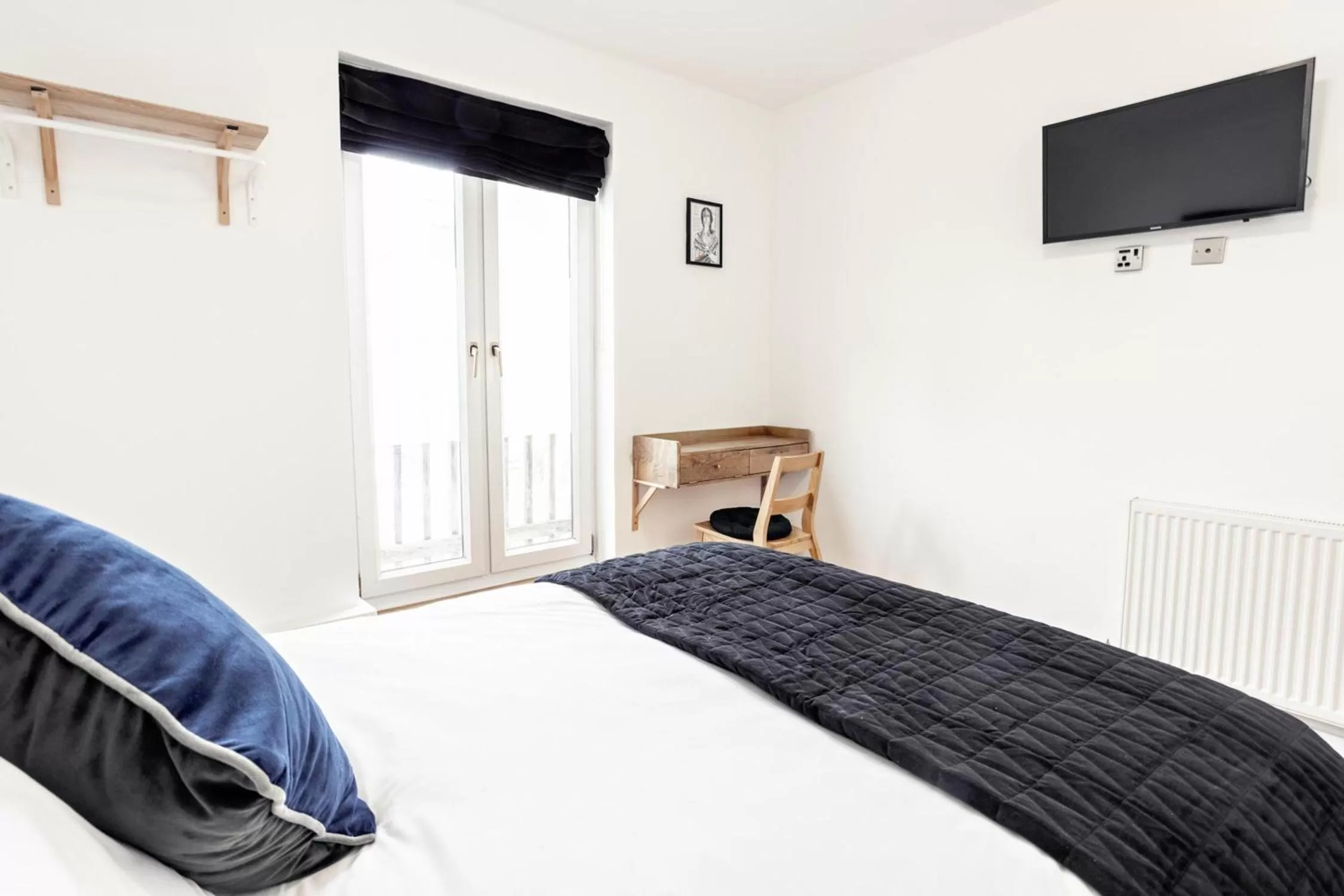 Photo of the whole room, Bed in Cambridge House Hotel