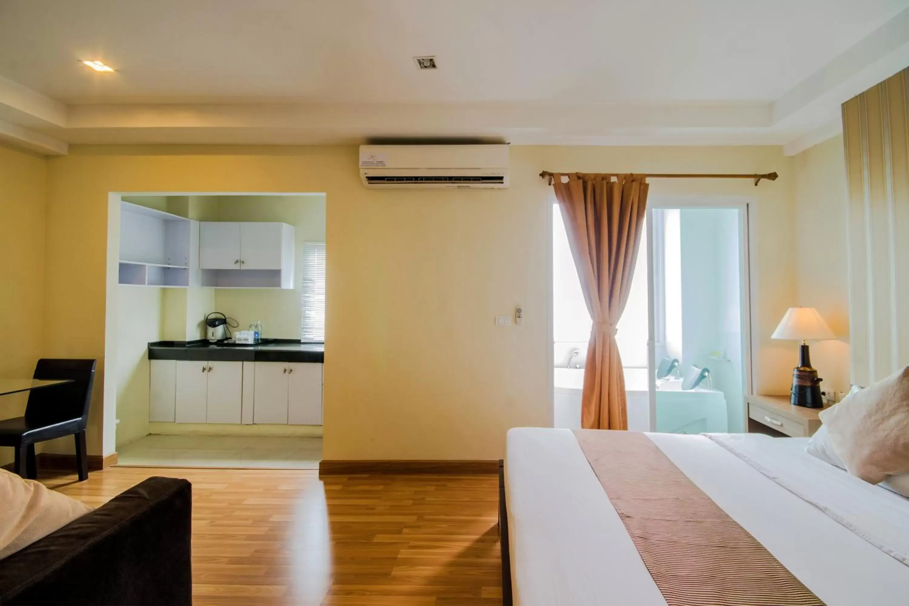 Bed, Kitchen/Kitchenette in The Platinum Suite Bangkok