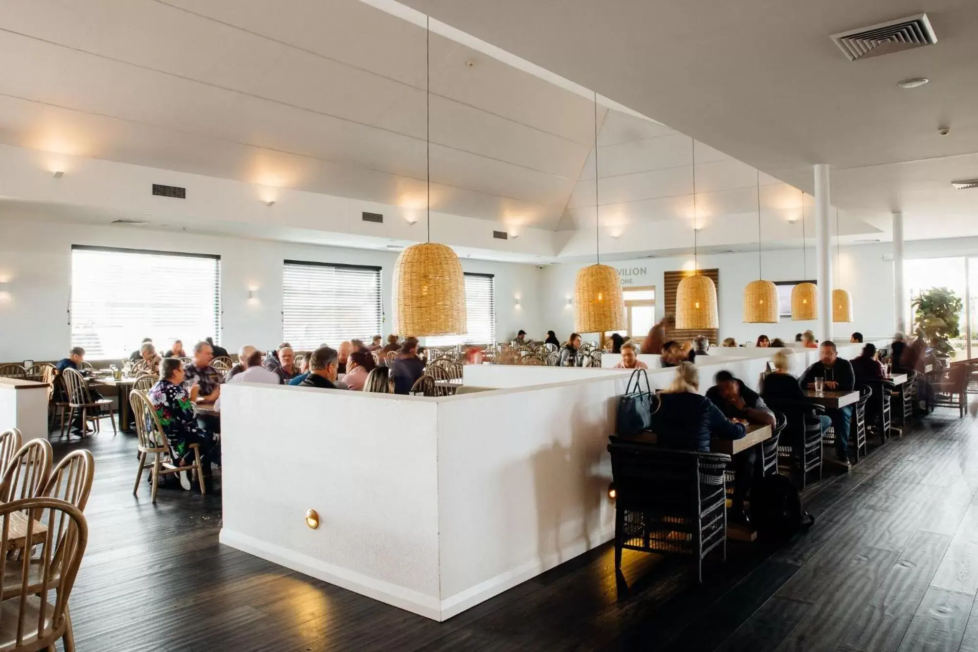 Dining area in Crossroads Hotel