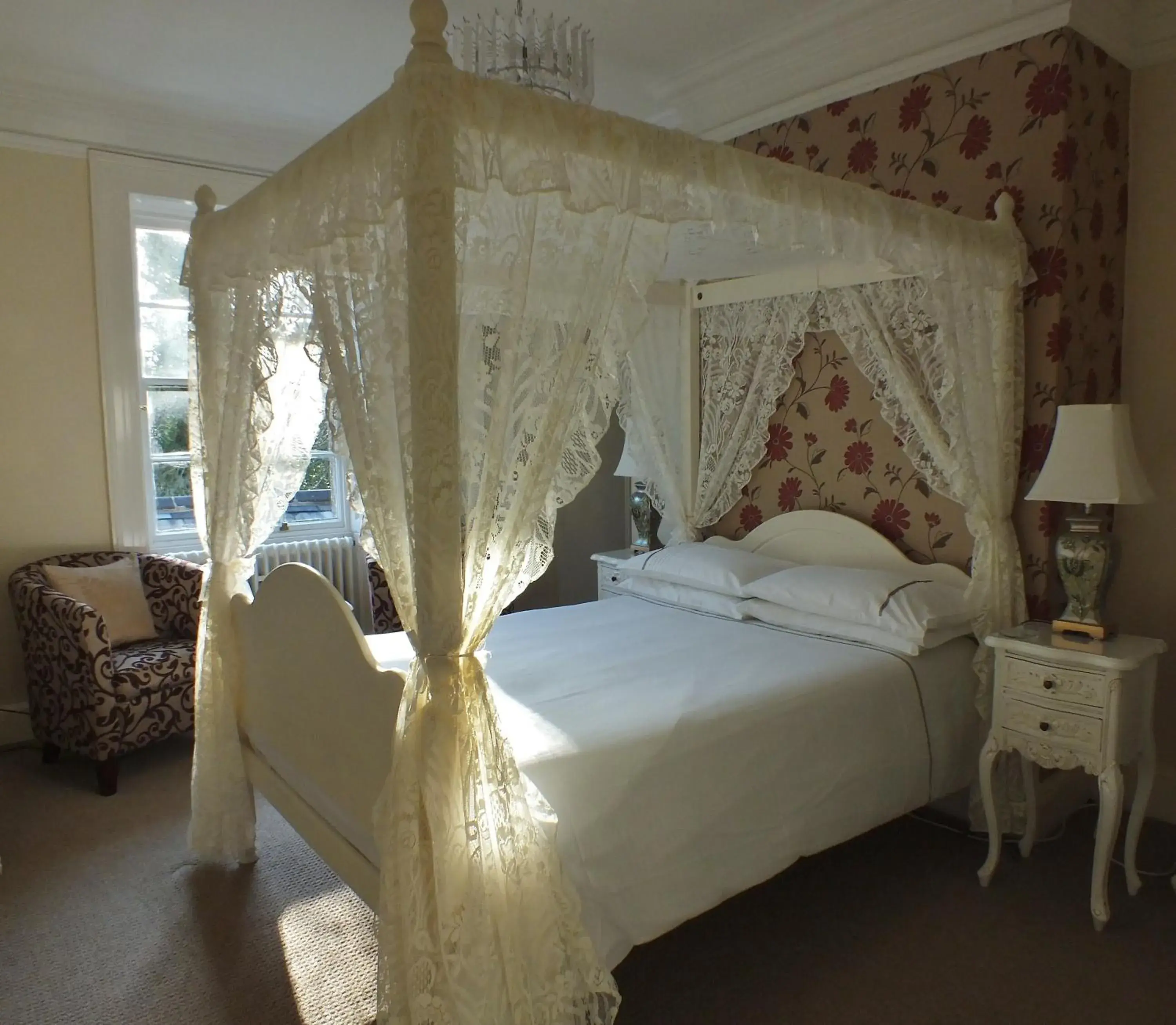 Bedroom, Bed in Hedgefield House