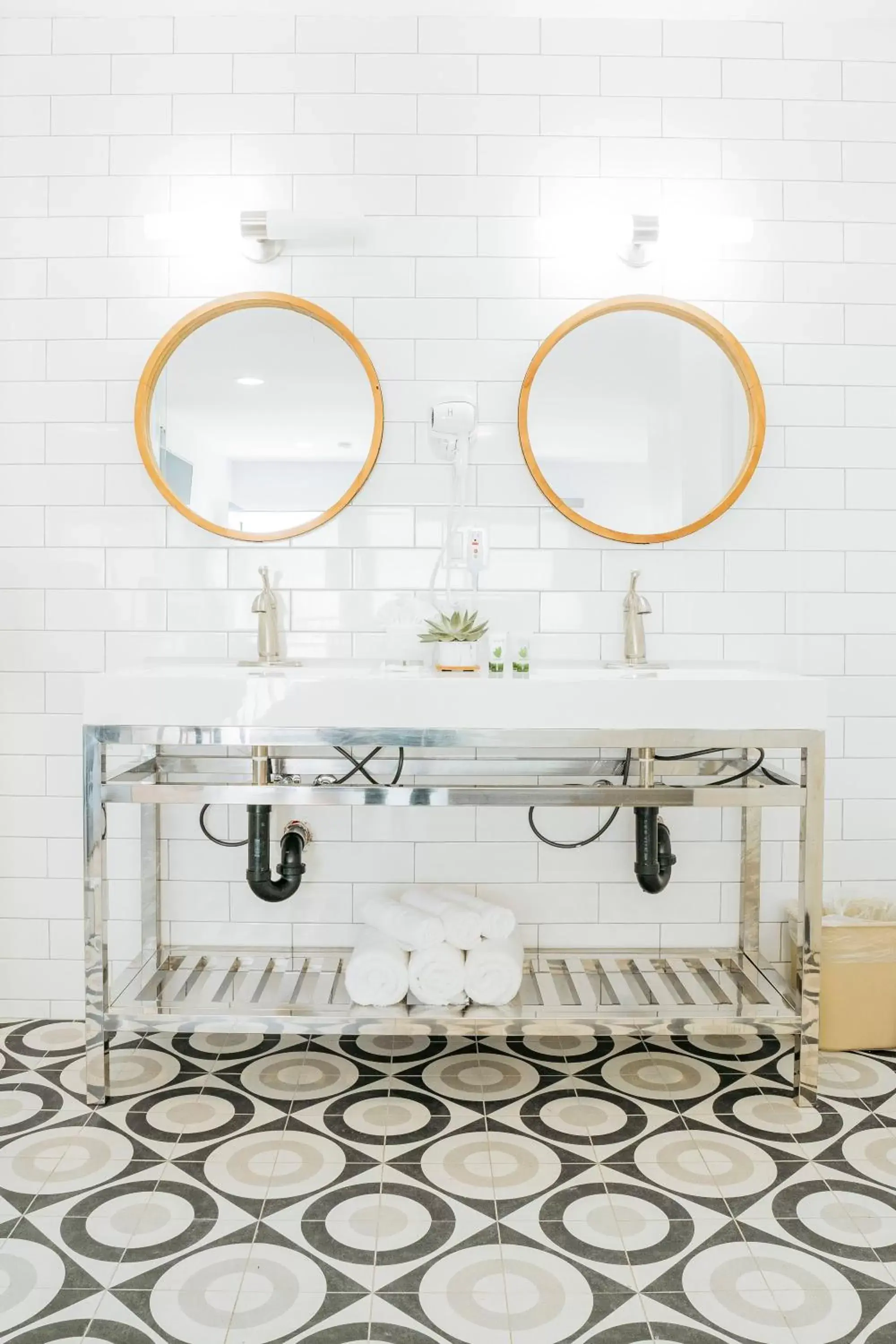 Bathroom in The Belmont Shore Inn