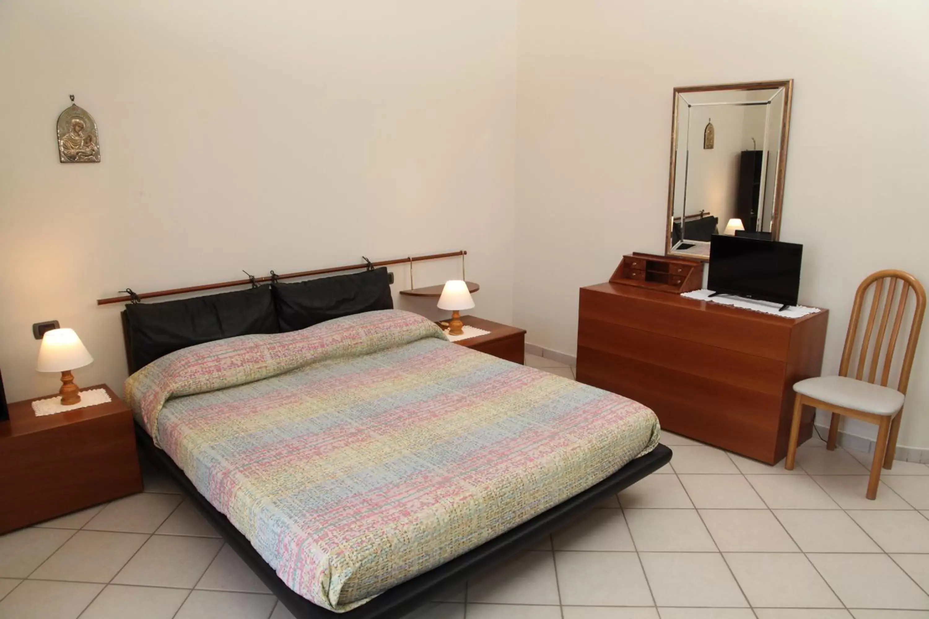 Photo of the whole room, Bed in La Collina Capo d'Orlando