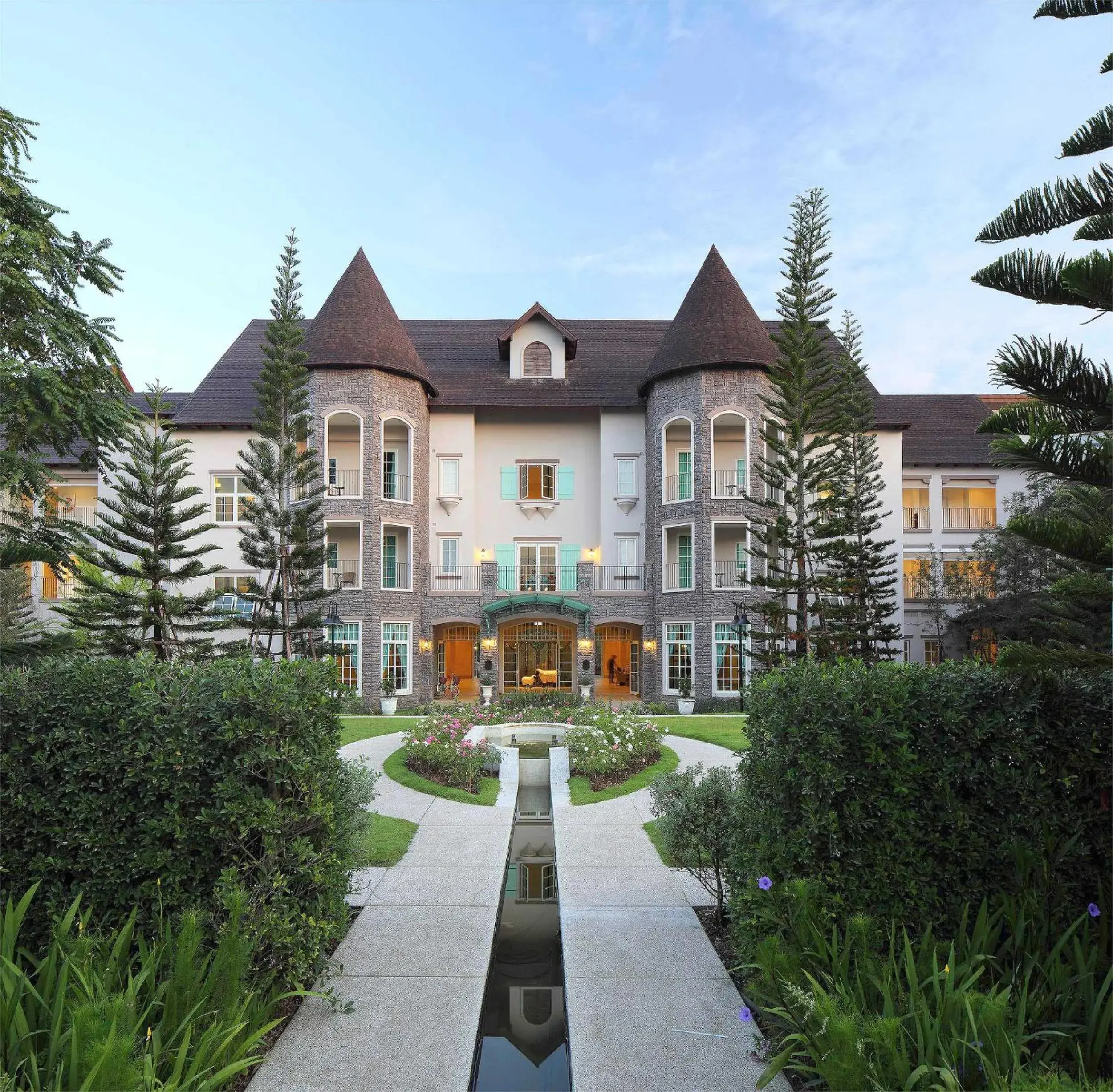 Facade/entrance in U Khao Yai Facade/entrance in U Khao Yai