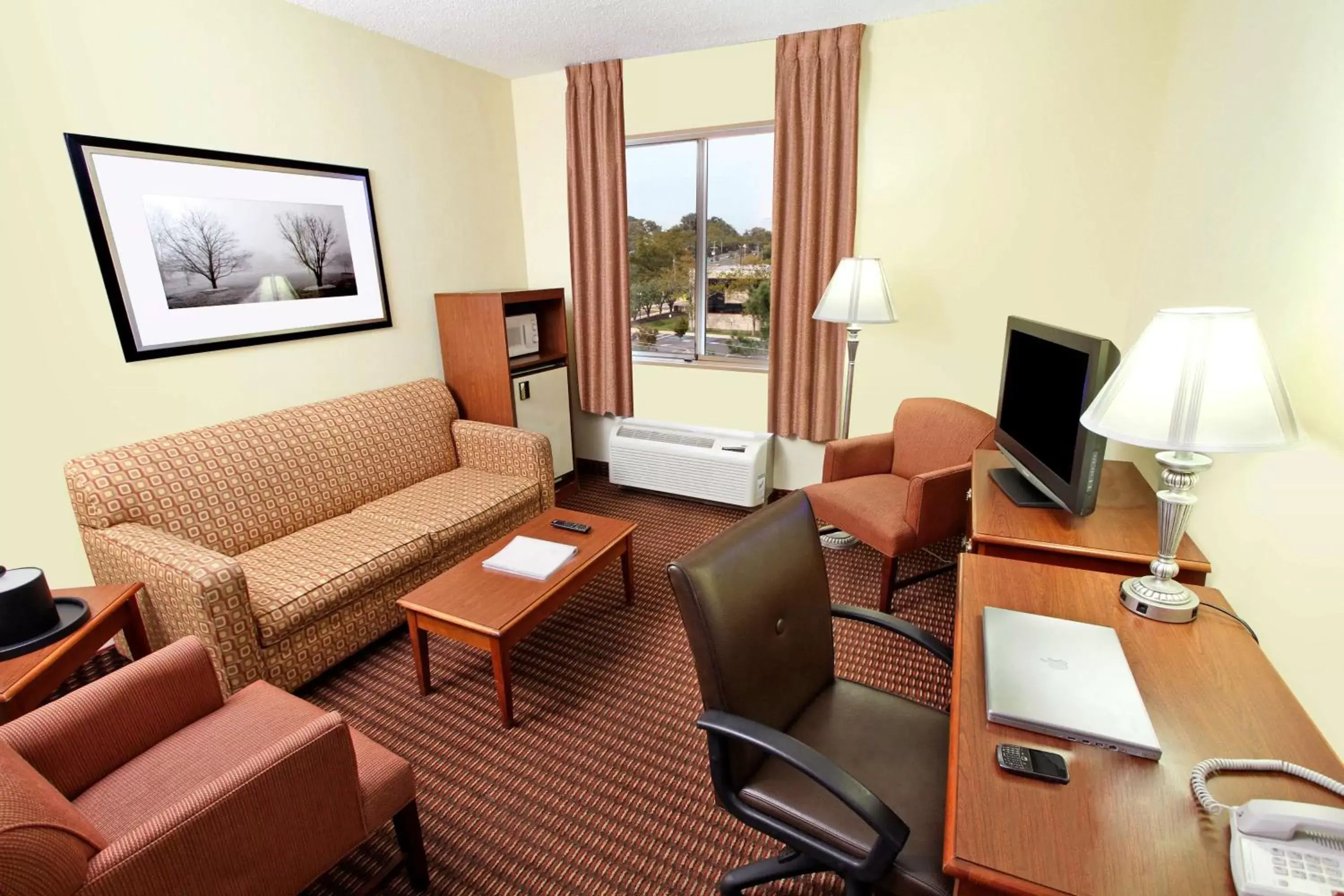 Living room, Seating Area in Hampton Inn Baltimore/Glen Burnie