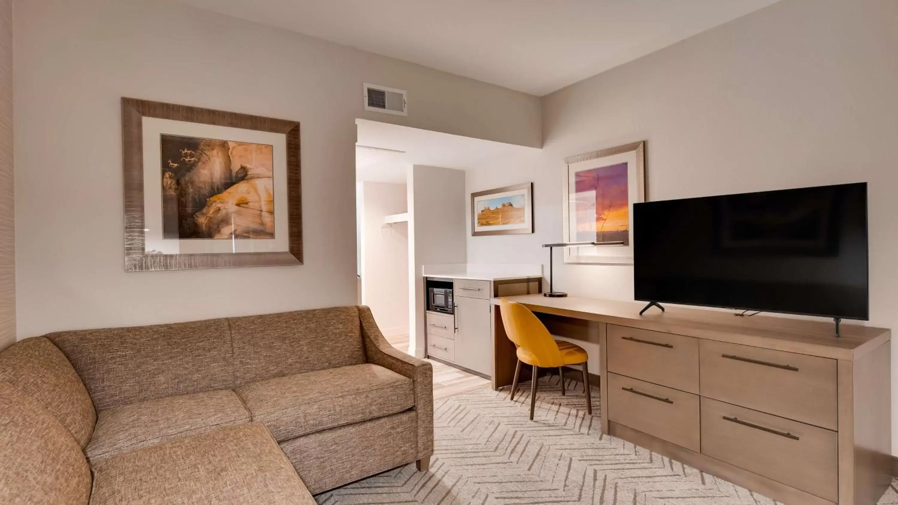 Photo of the whole room, TV/Entertainment Center in Aiden by Best Western @ Scottsdale North