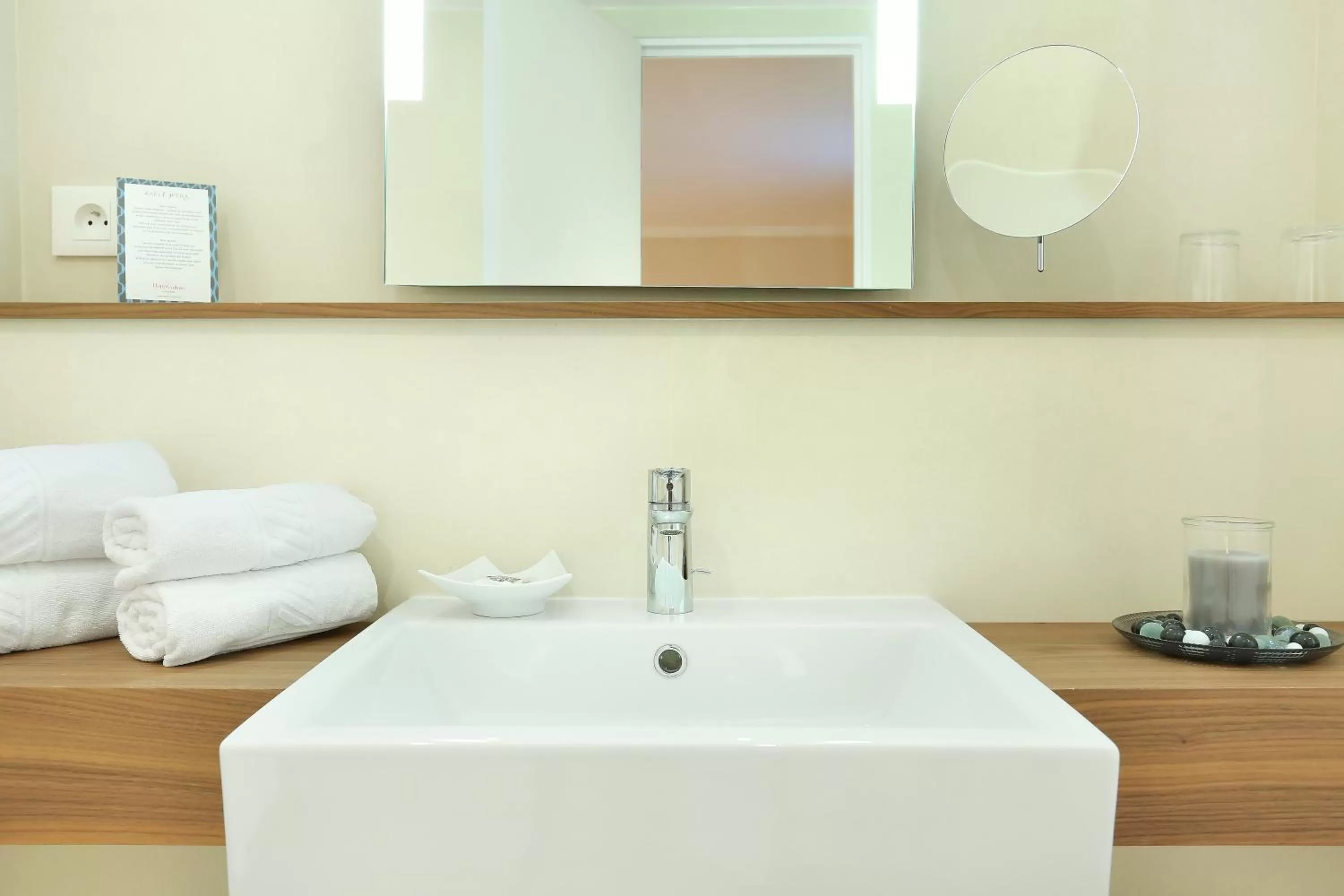 Bathroom in Maison Axel Opéra Paris