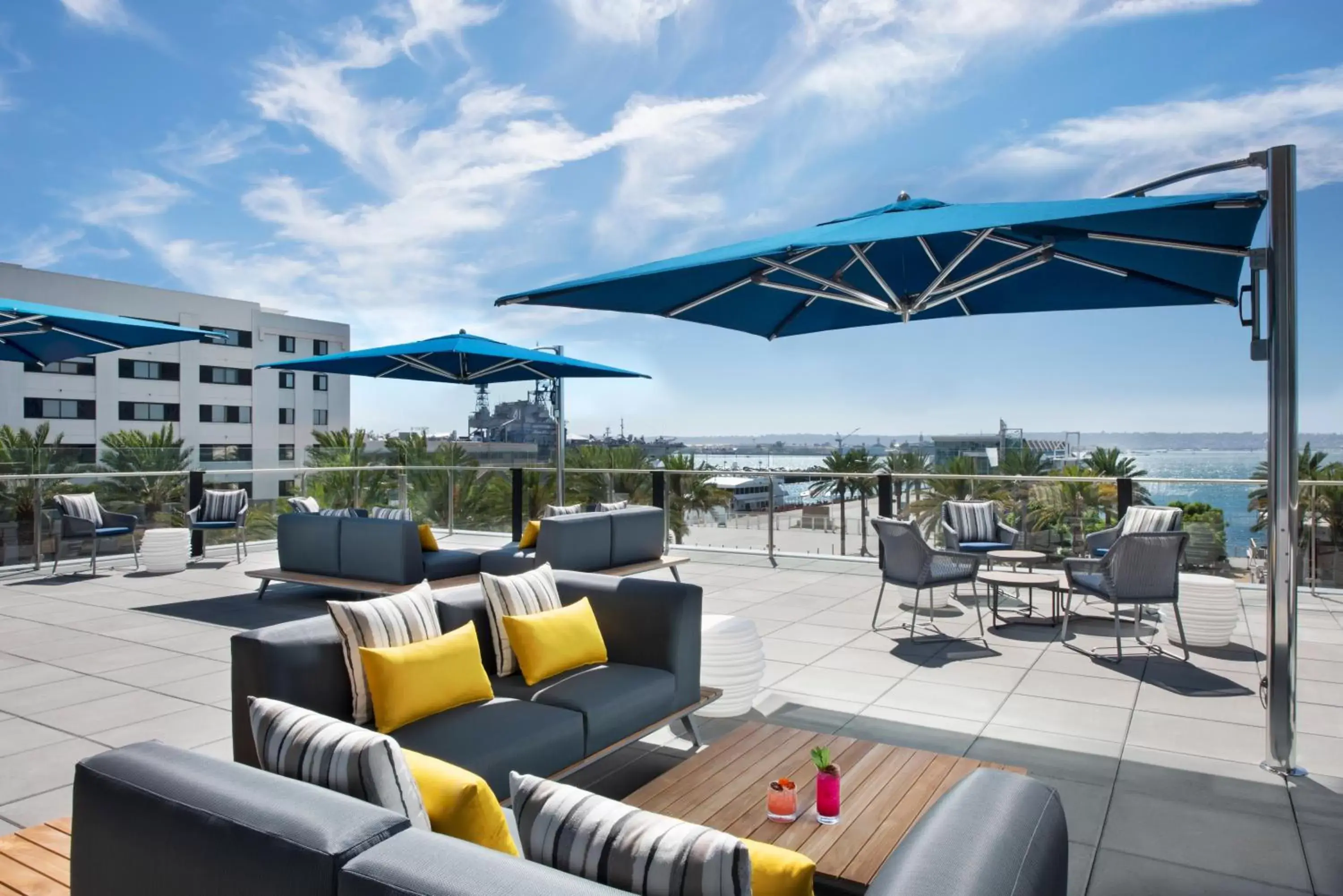 Lounge or bar in InterContinental San Diego, an IHG Hotel