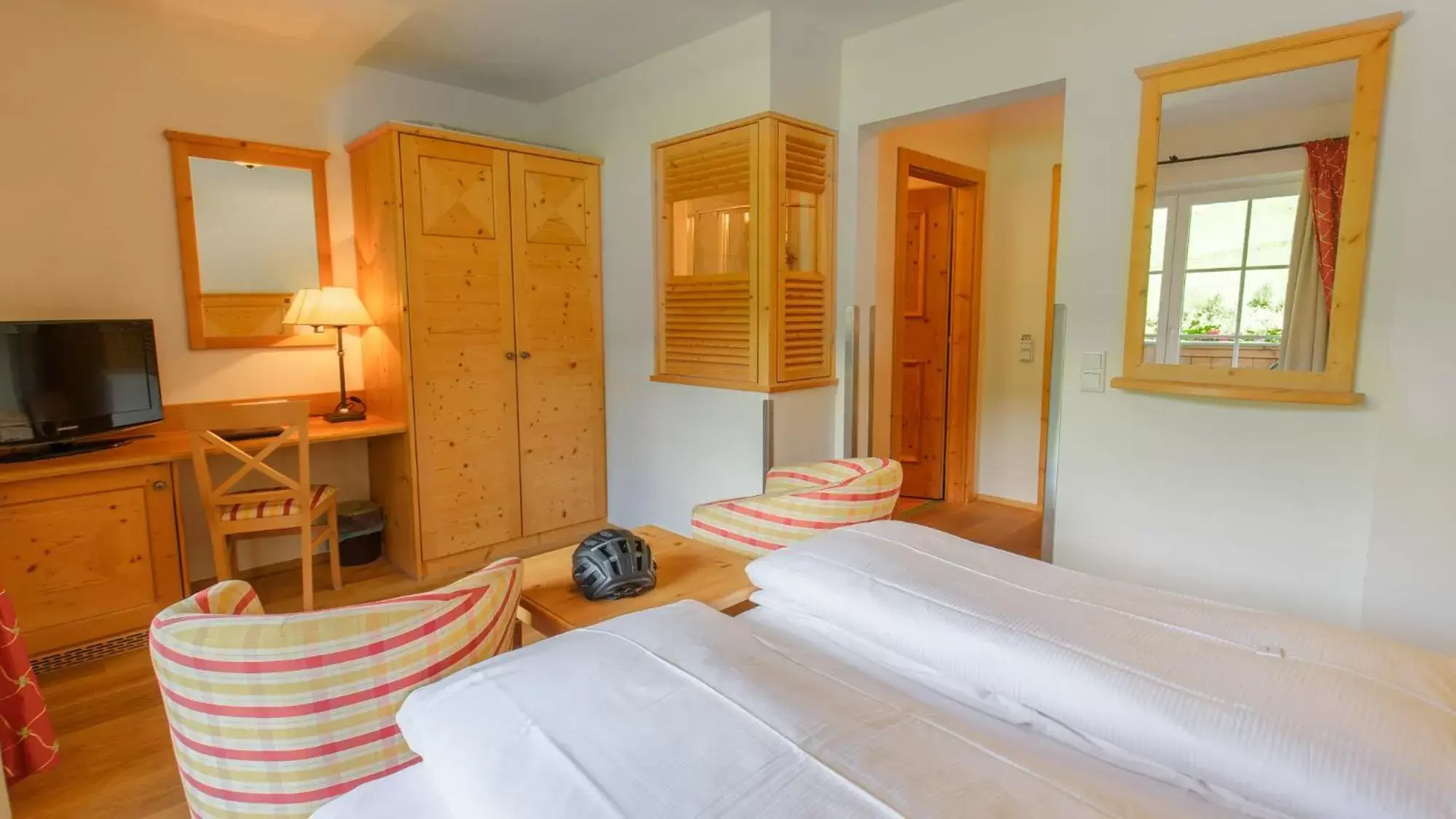 Photo of the whole room, Bed in Hotel Kaprunerhof Photo of the whole room, Bed in Hotel Kaprunerhof