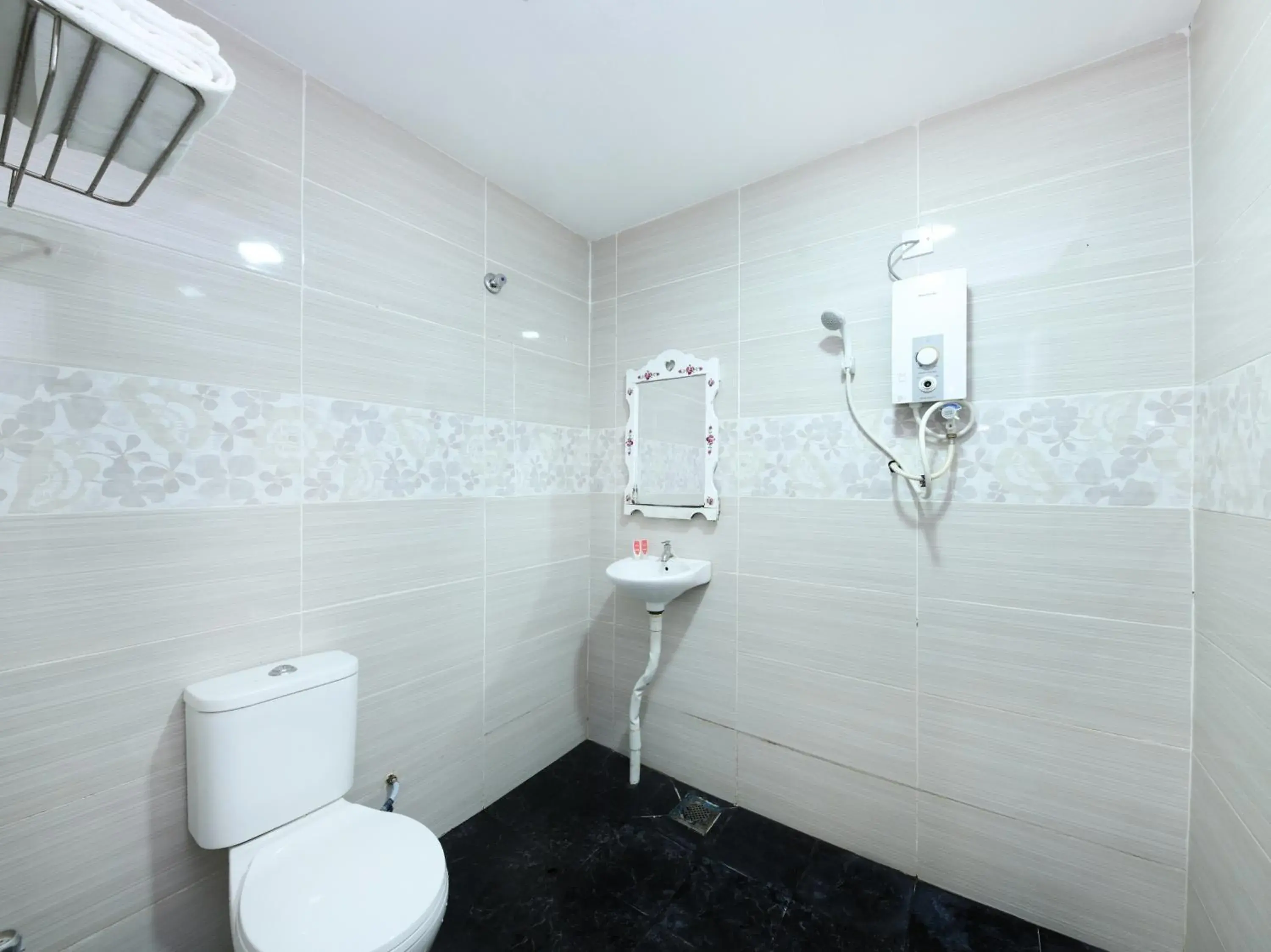 Bathroom in OYO 1136 Pd Star Hotel