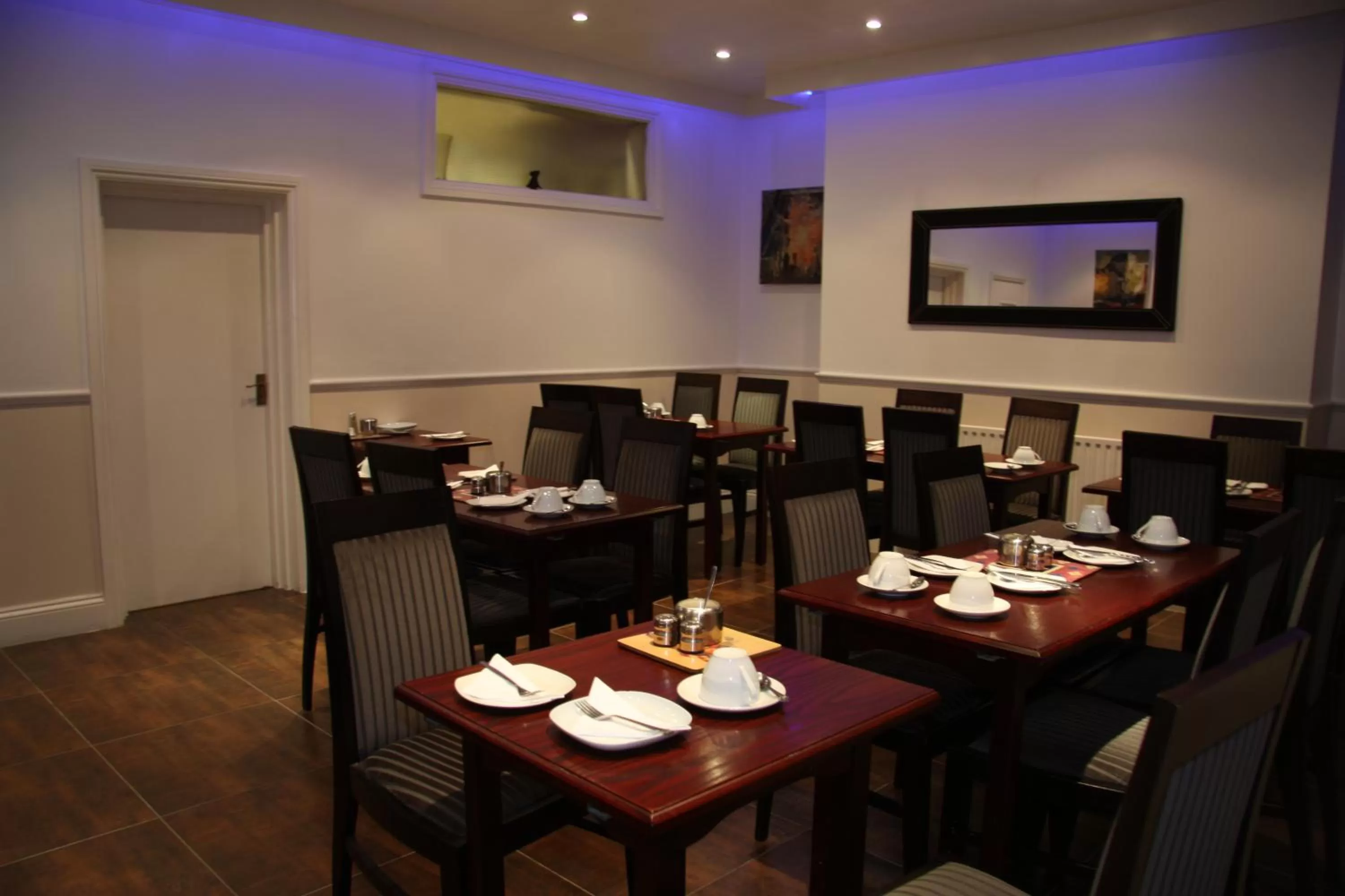 Restaurant/places to eat in KingswayPark Hotel at Park Avenue
