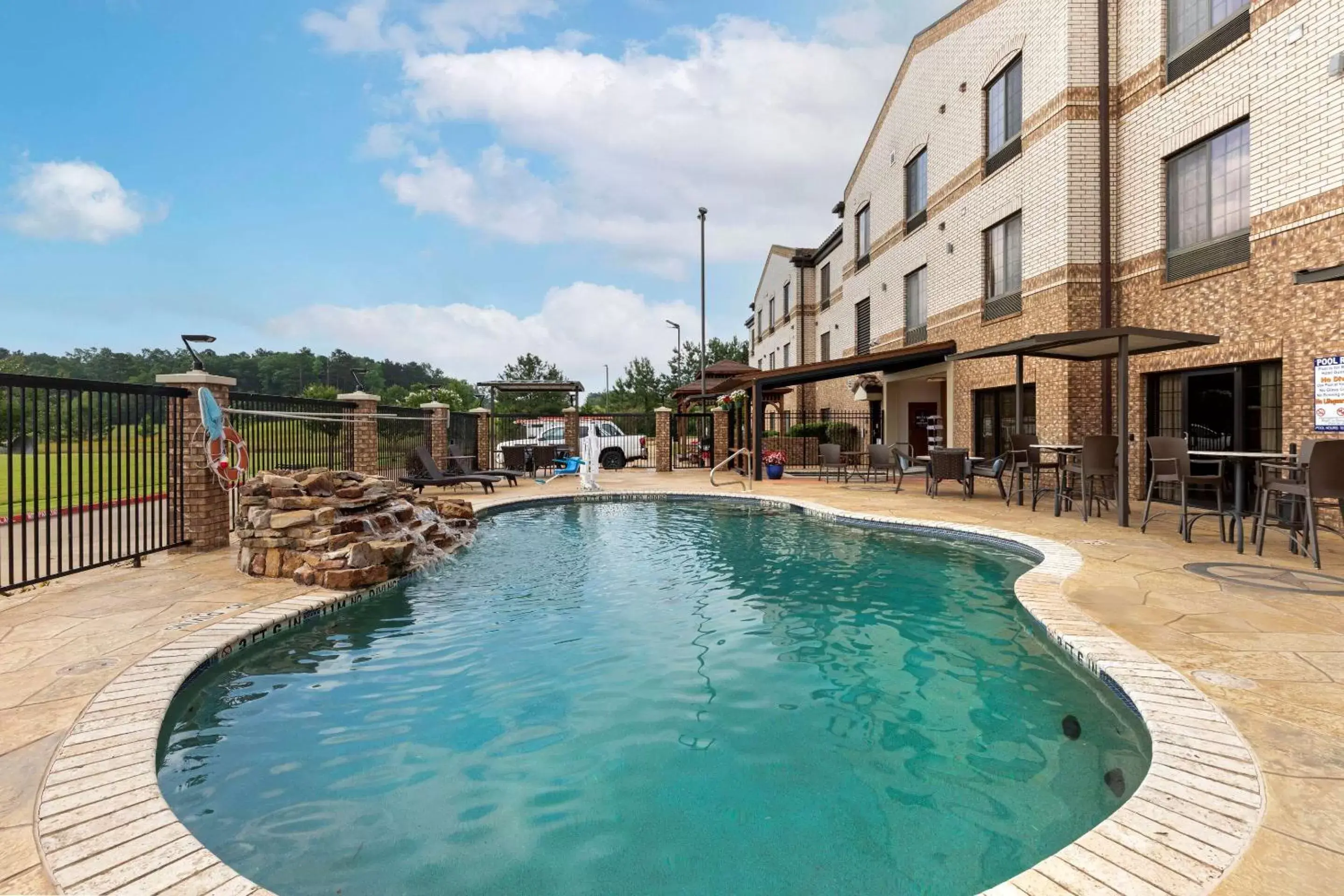 Activities, Swimming Pool in Comfort Suites Marshall