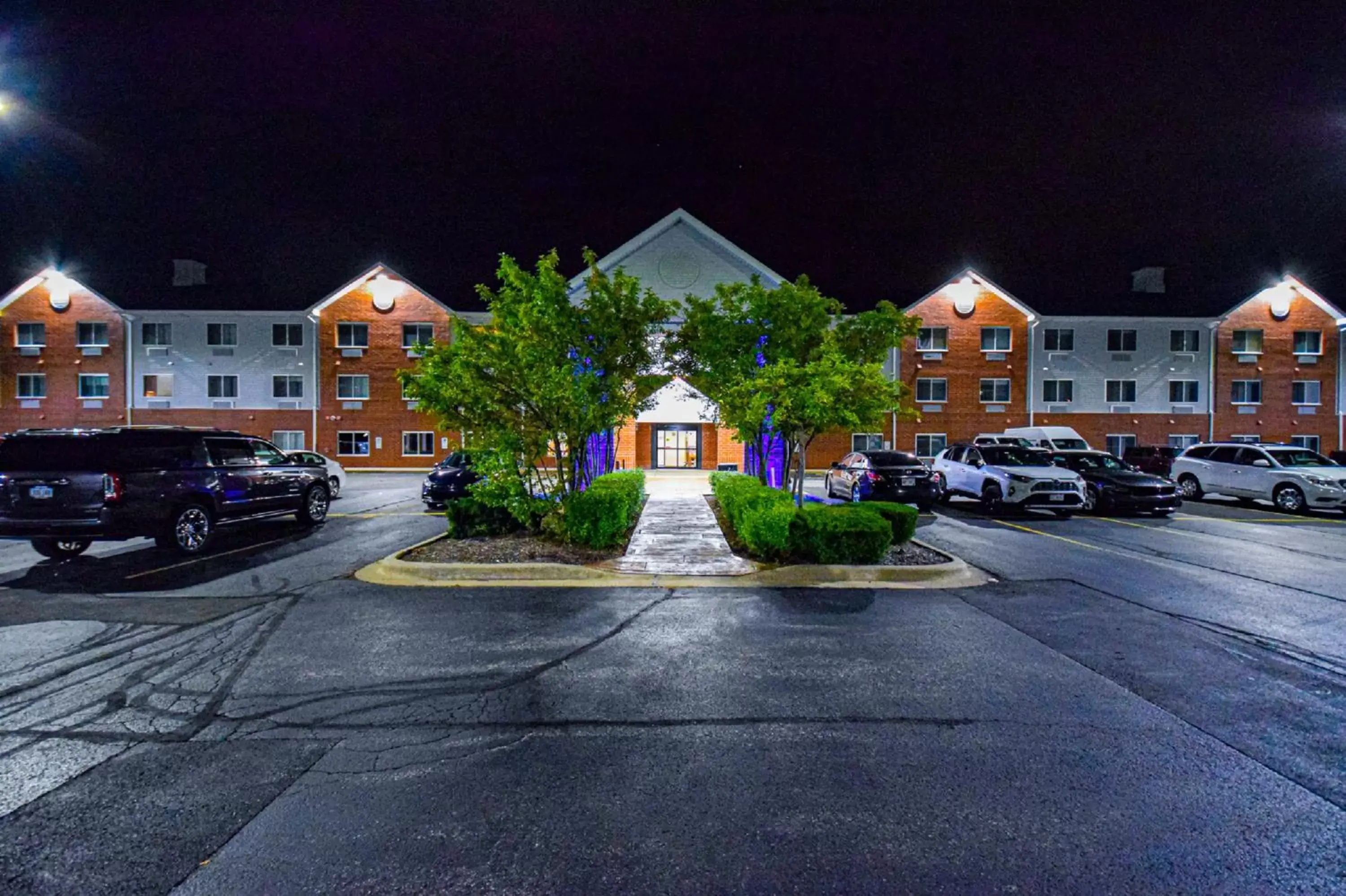 Property building in Holiday Inn Express Chicago Northwest-Vernon Hills by IHG Property building in Holiday Inn Express Chicago Northwest-Vernon Hills by IHG