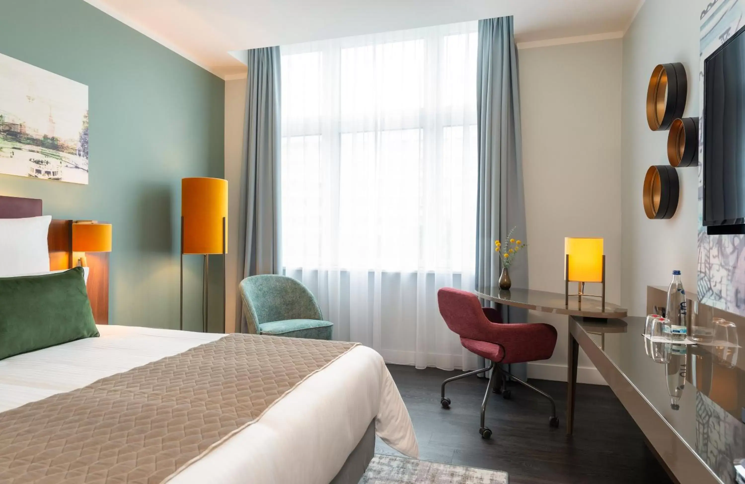 Bedroom, Bed in Leonardo Royal Hotel Berlin Alexanderplatz