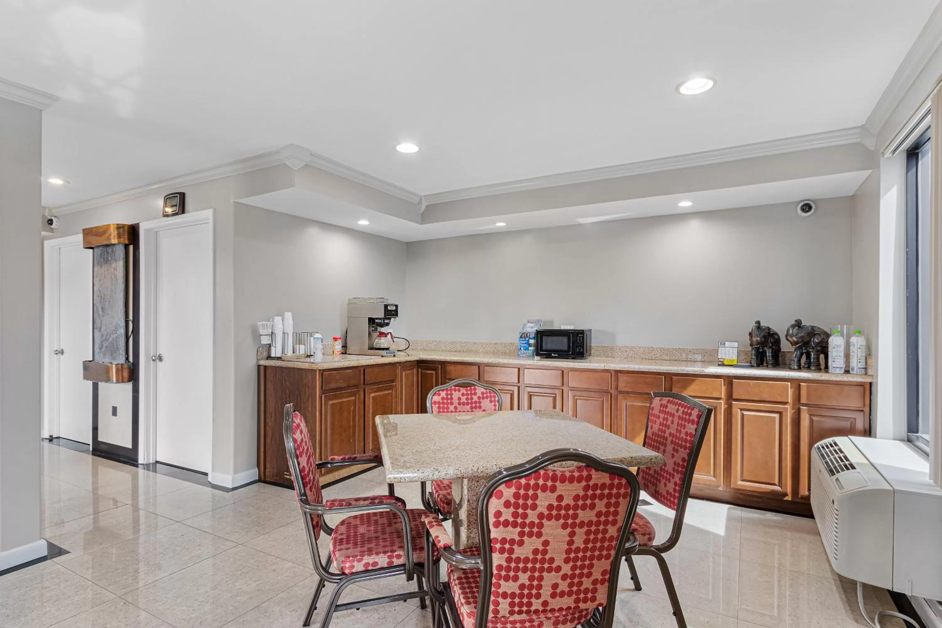 Lobby or reception in Regency Inn Near Boardwalk & Hurlburt Field