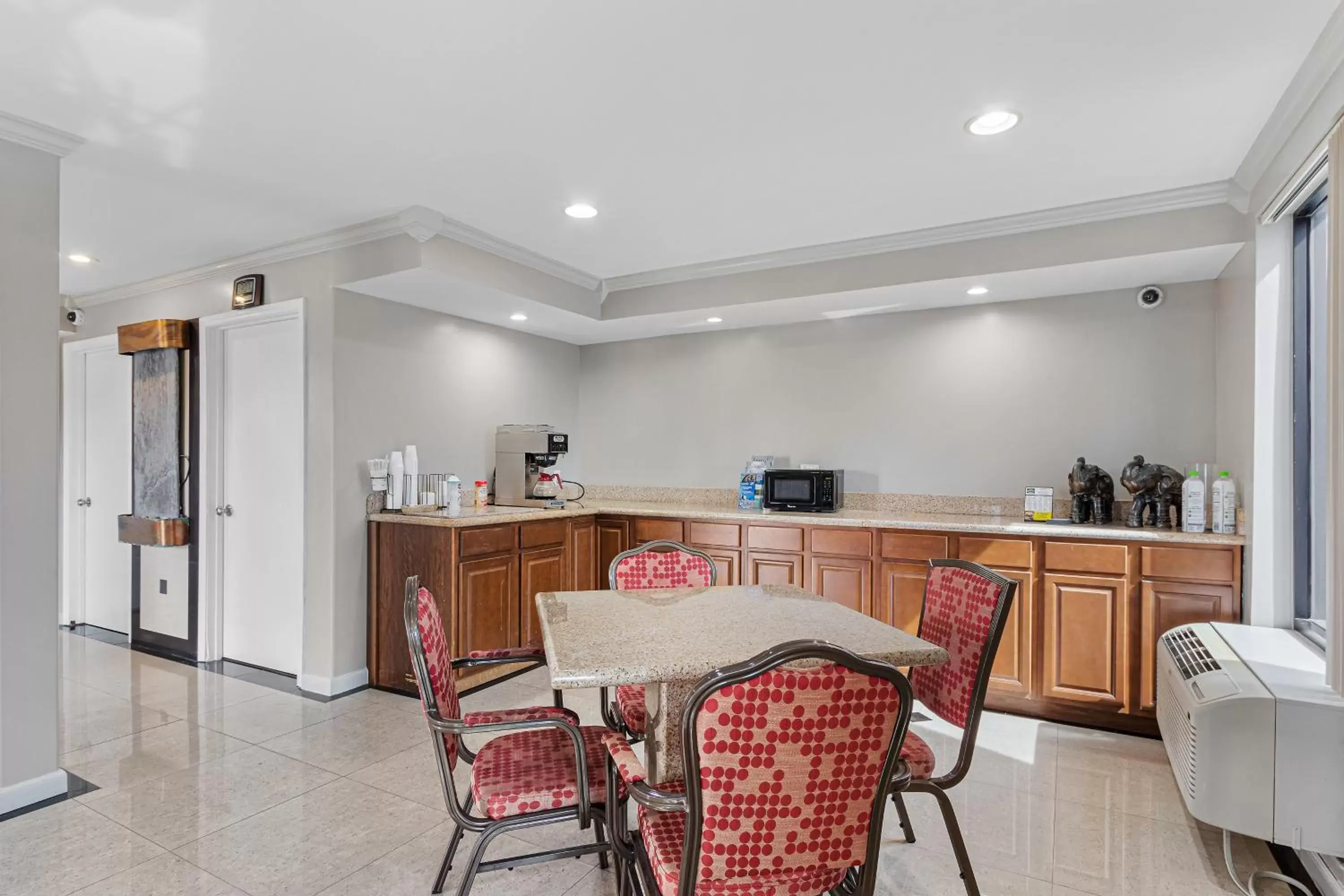 Lobby or reception in Regency Inn Near Boardwalk & Hurlburt Field Lobby or reception in Regency Inn Near Boardwalk & Hurlburt Field