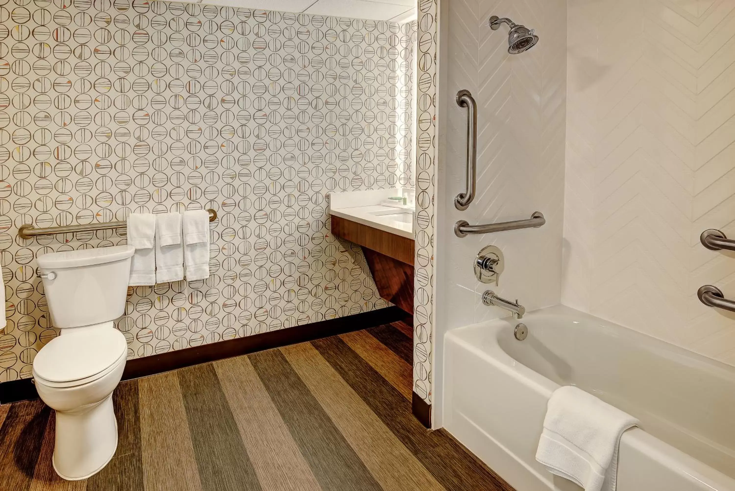 Photo of the whole room, Bathroom in Holiday Inn East Windsor, an IHG Hotel