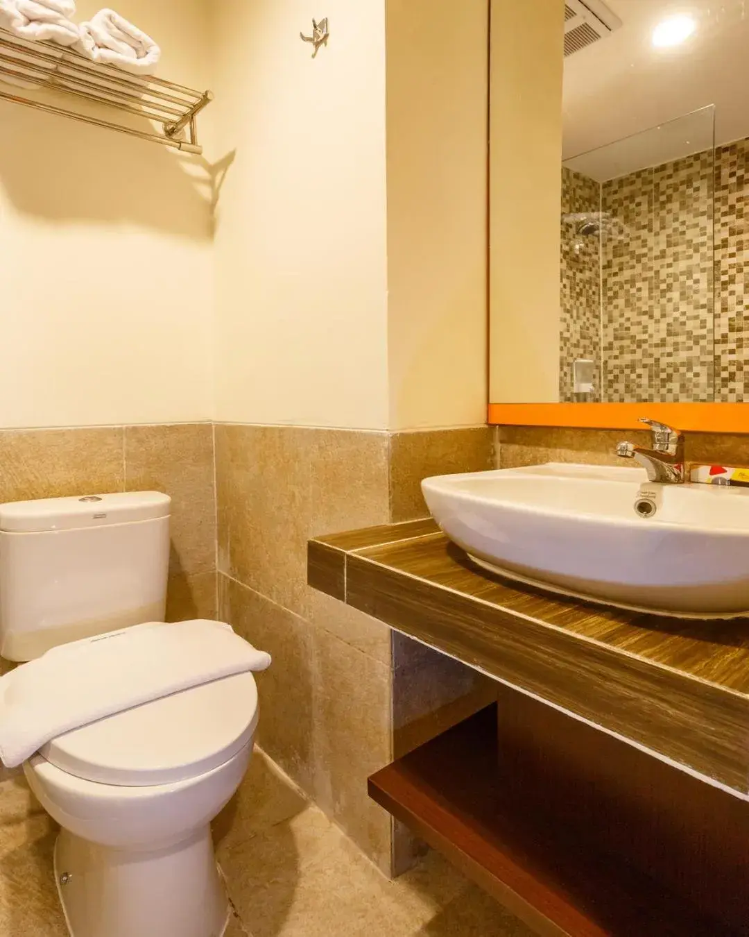 Property building, Bathroom in Front One Inn Muntilan