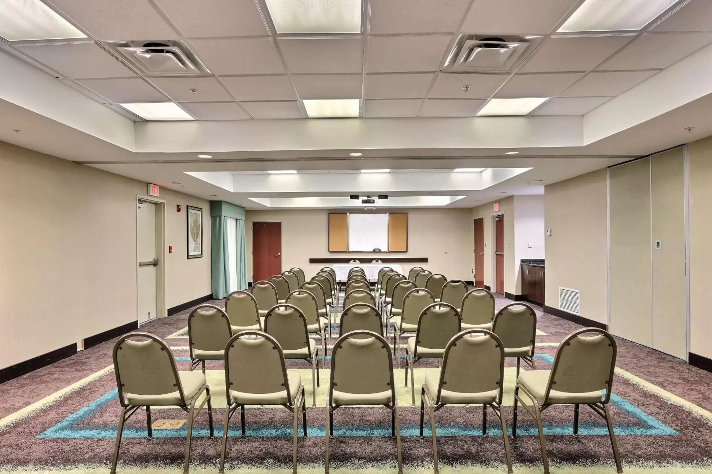 Meeting/conference room in Hampton Inn & Suites Savannah - I-95 South - Gateway