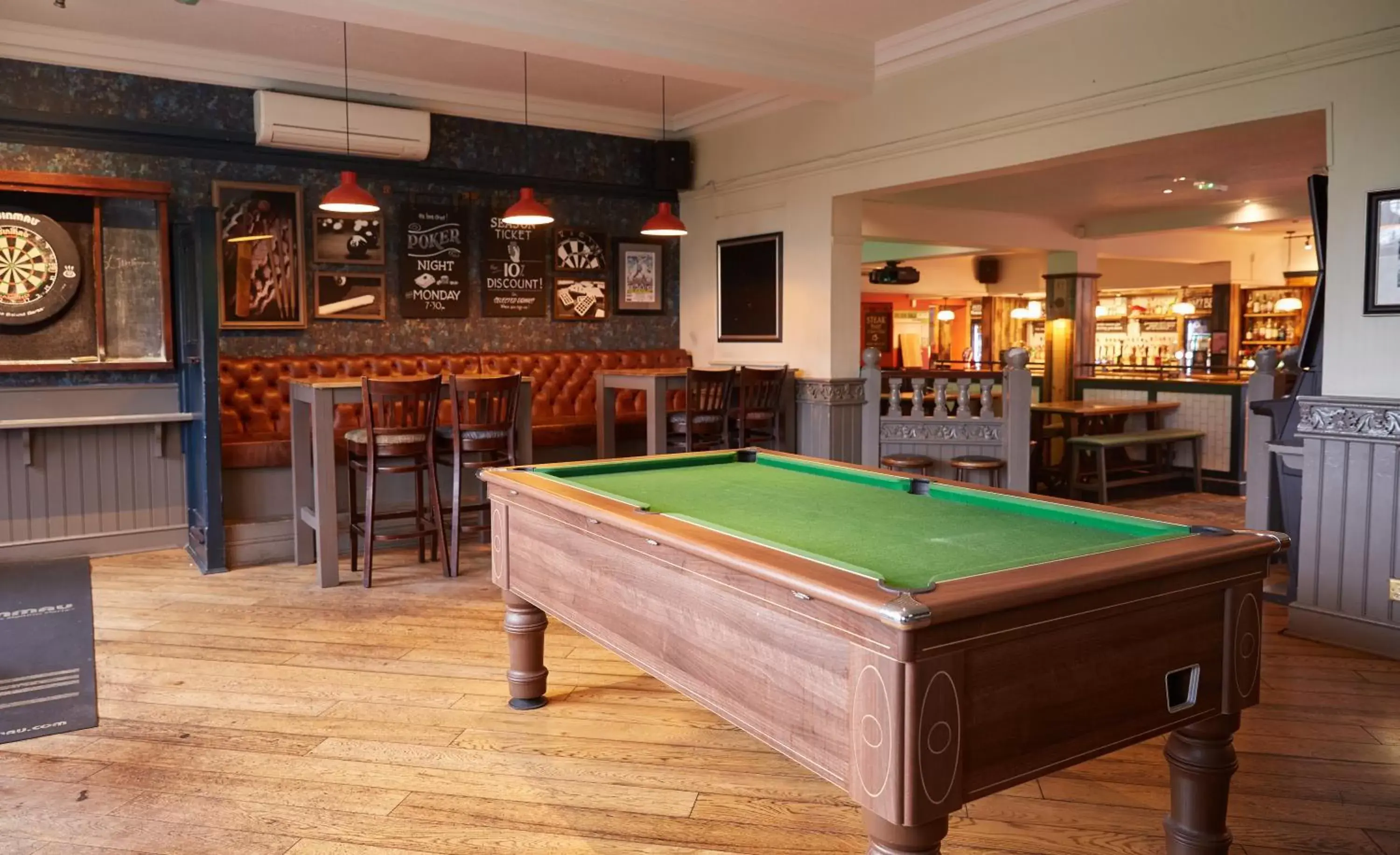 Restaurant/places to eat, Billiards in Chase Inn By Greene King Inns