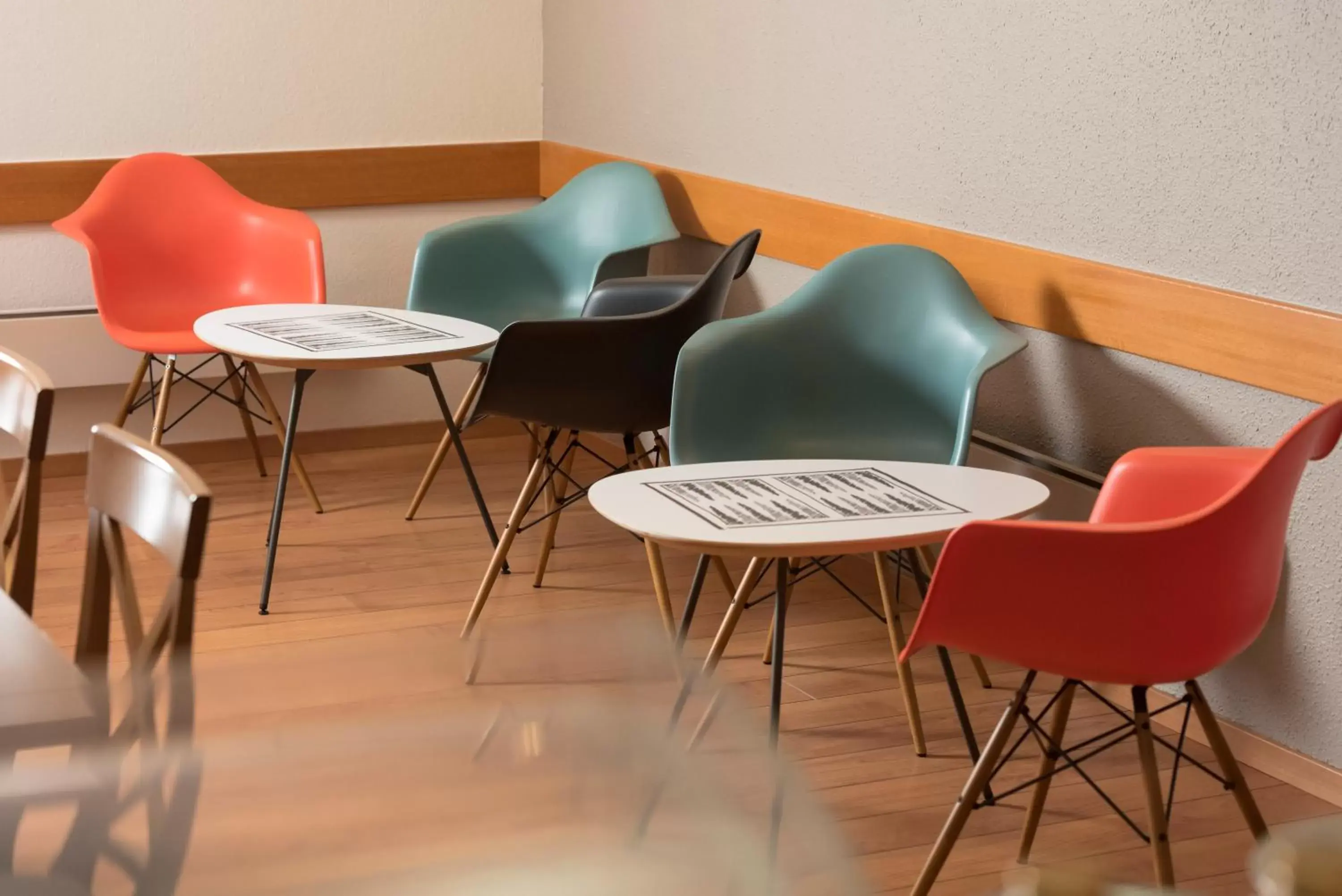 Buffet breakfast, Seating Area in ibis Liège Centre Opéra