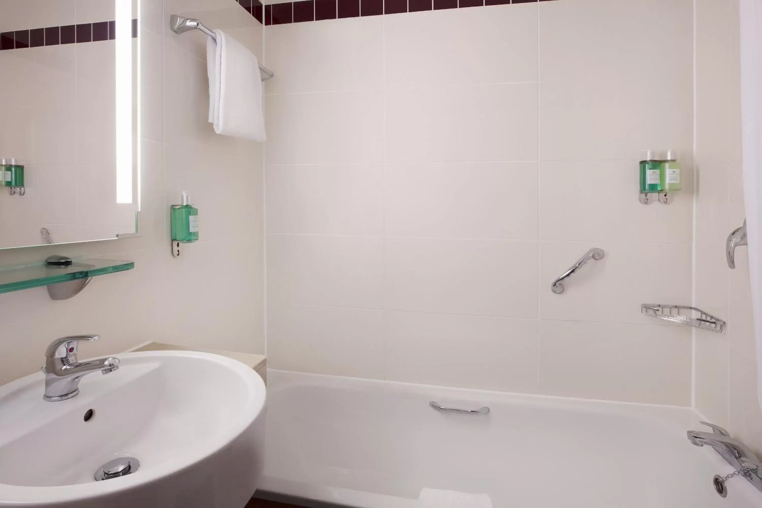 Bathroom in Leonardo Hotel London Watford- Formerly Jurys Inn