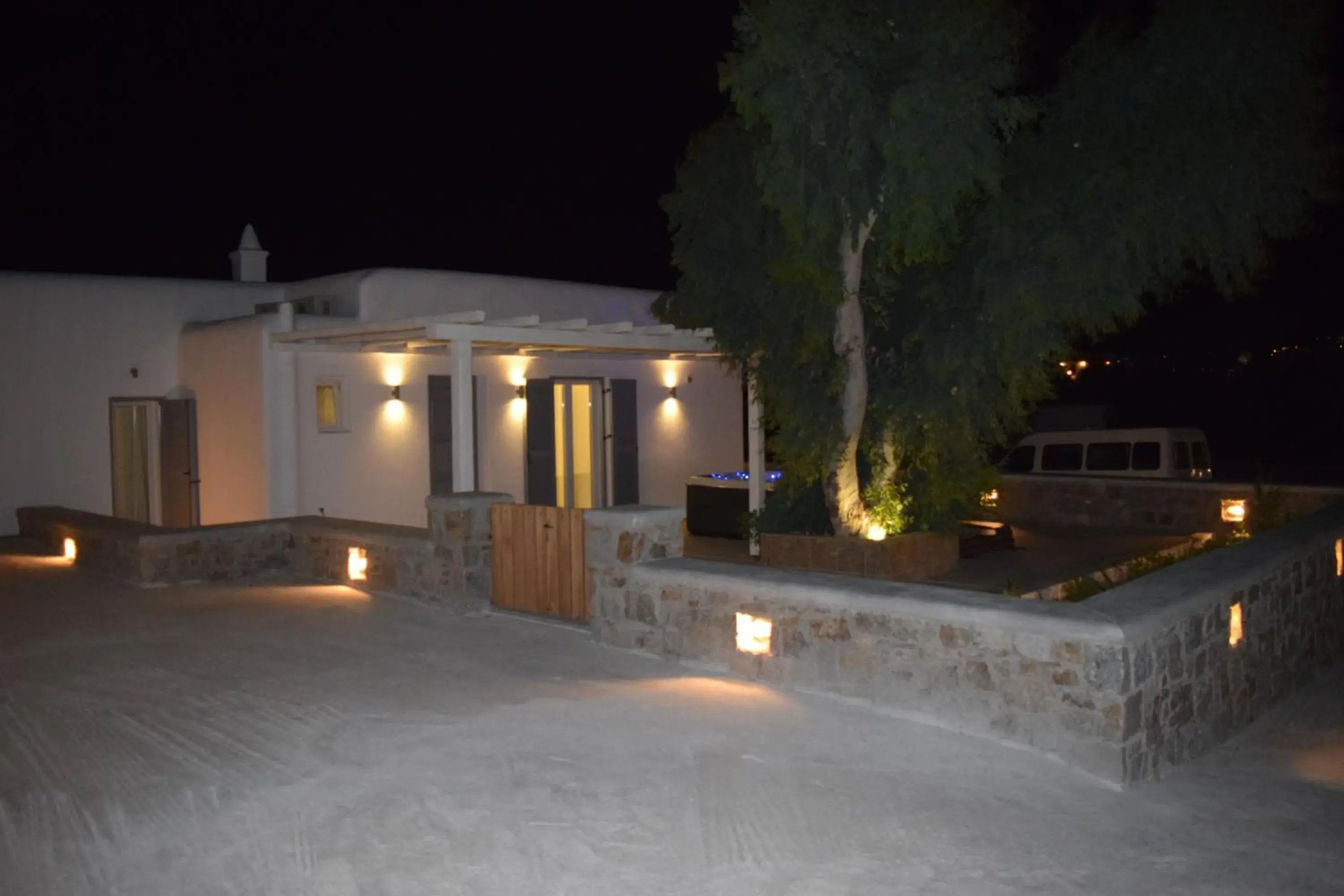 Property building, Patio/Outdoor Area in Giannoulaki Hotel Property building, Patio/Outdoor Area in Giannoulaki Hotel