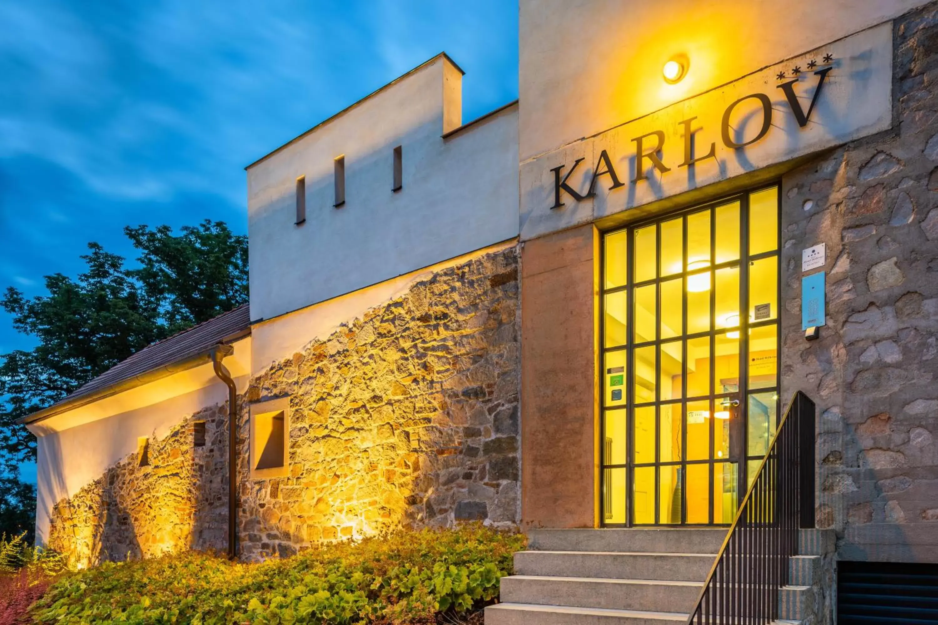 Facade/entrance in Bellevue Hotel Benešov Facade/entrance in Bellevue Hotel Benešov